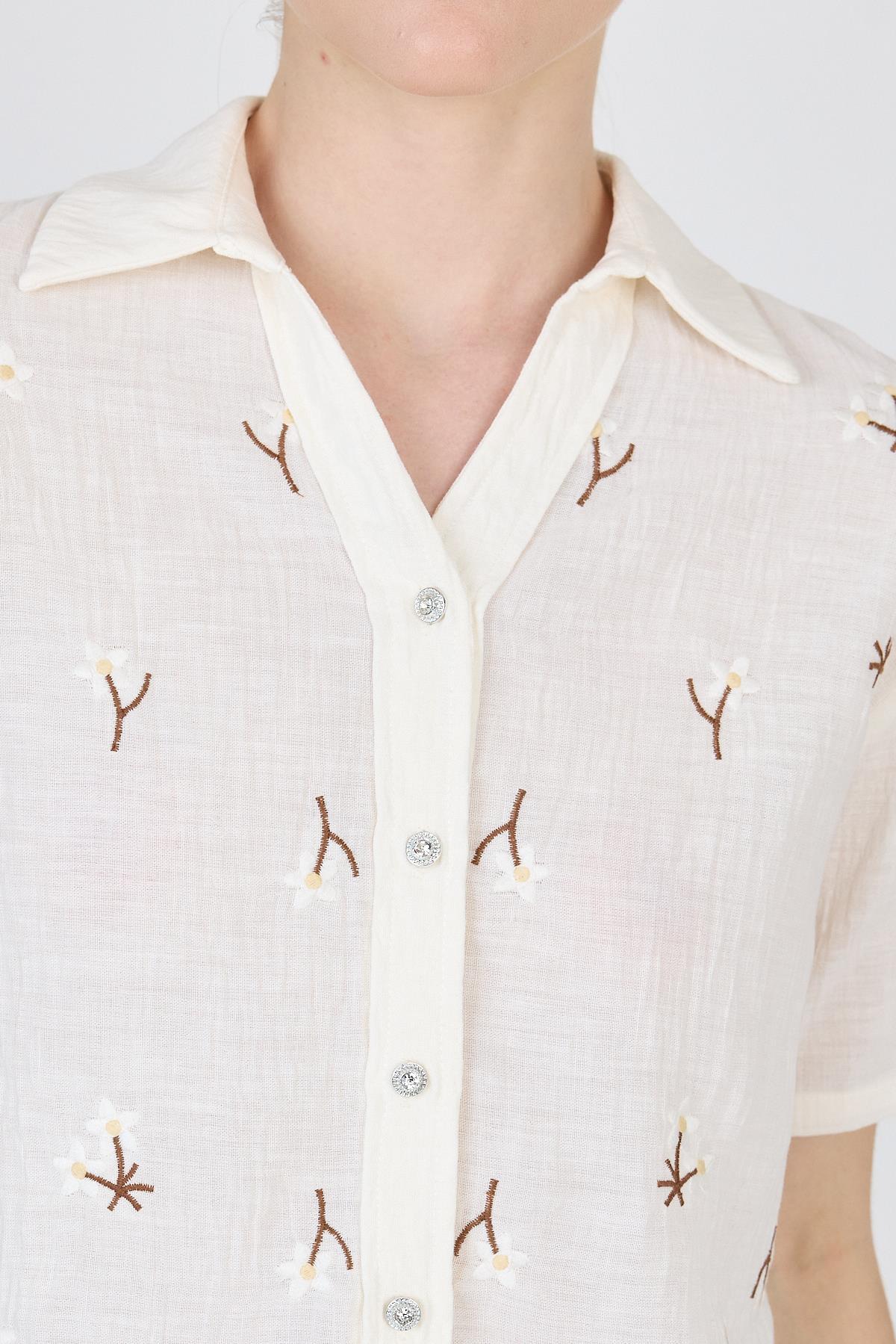 Beyaz %100 Pamuk Kısa Kollu İşleme Detaylı Gömlek 4827 - 4