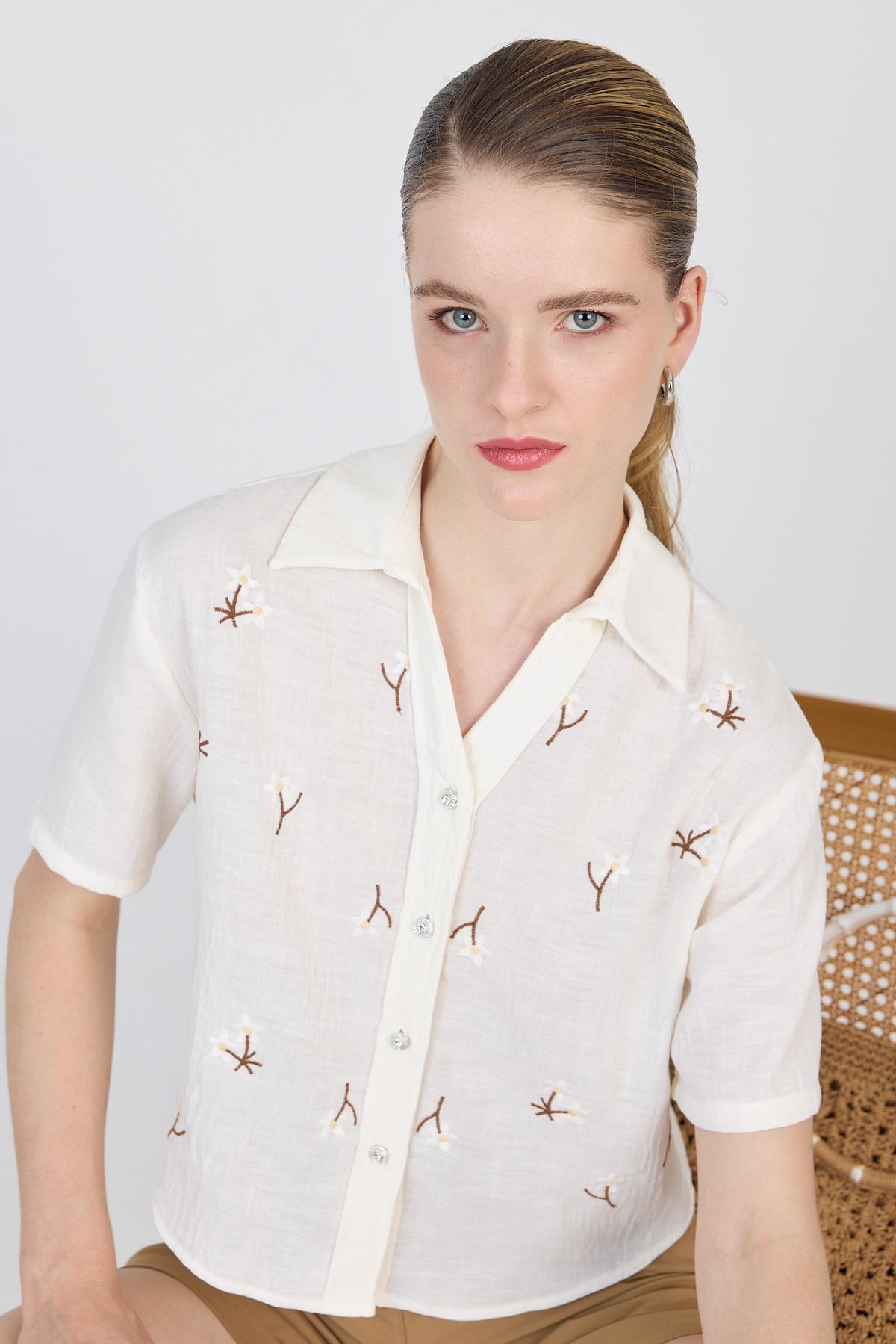 Beyaz %100 Pamuk Kısa Kollu İşleme Detaylı Gömlek 4827 - 6