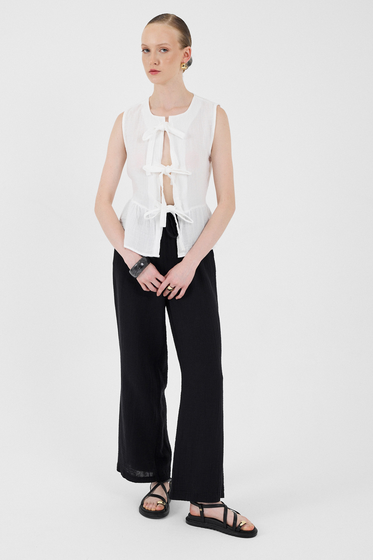 Beyaz %100 Pamuk Müslin Fırfır ve Bağlama Detaylı Bluz 4827A - 3