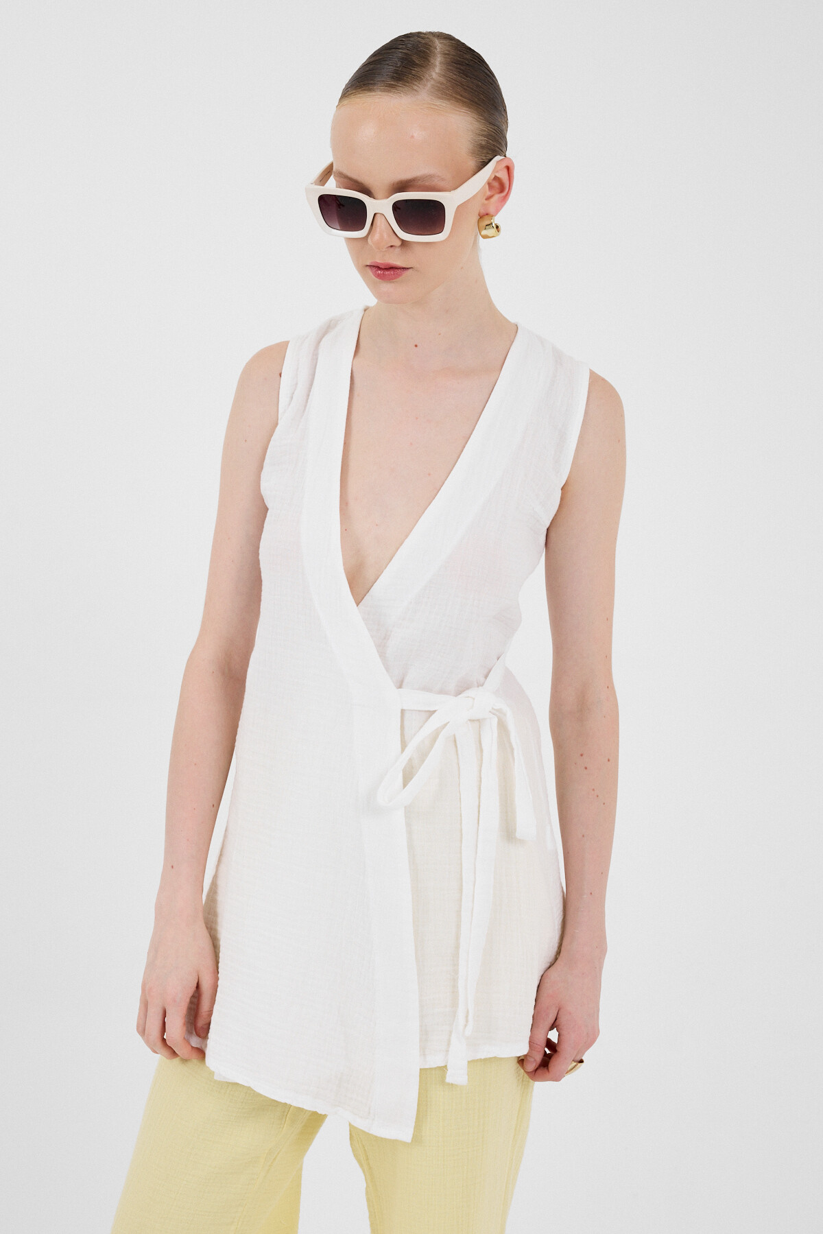 Beyaz %100 Pamuk Müslin Yandan Bağlamalı Kuşaklı Yelek 8017A - RAYS (1)