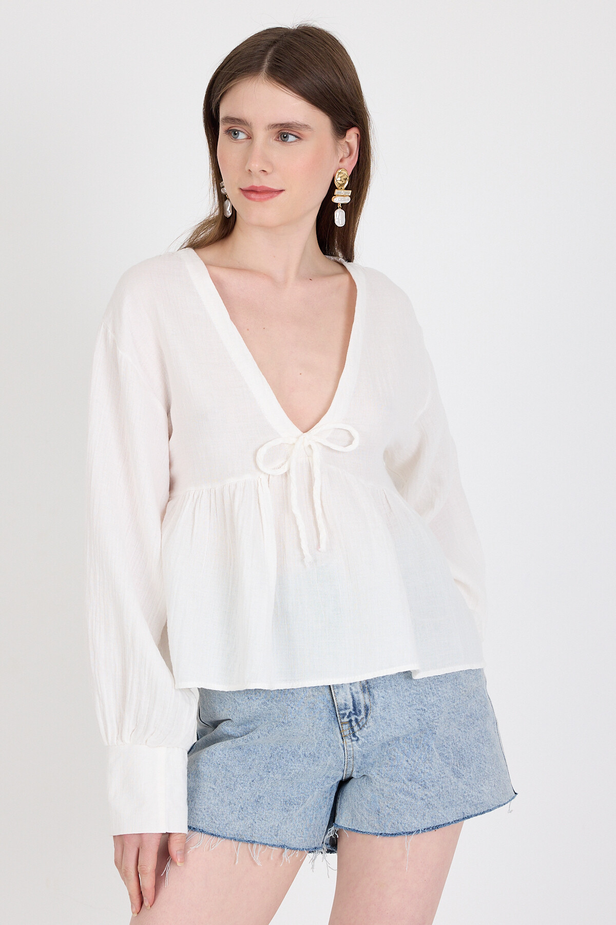 Beyaz %100 Pamuk V Yaka Ön Bağlama Detaylı Bluz 4784A - 2