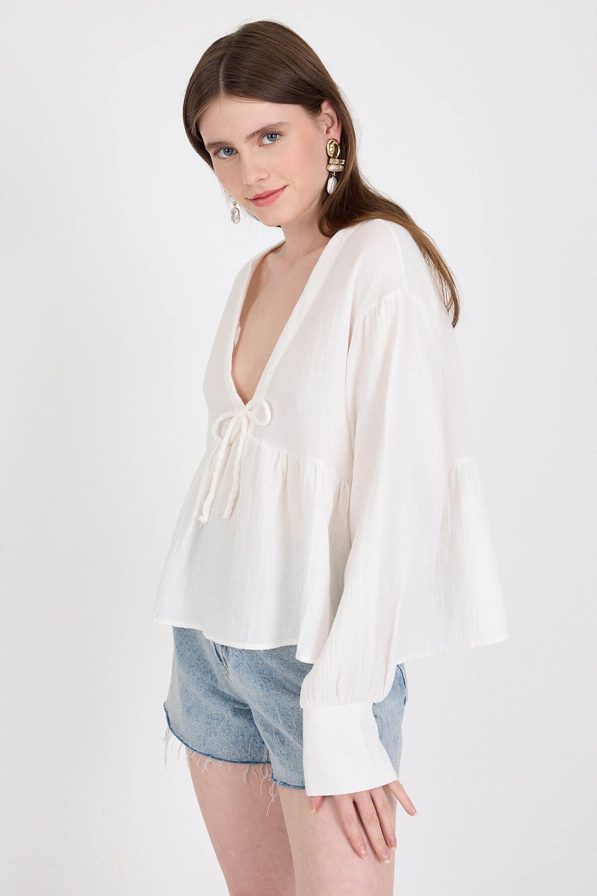 Beyaz %100 Pamuk V Yaka Ön Bağlama Detaylı Bluz 4784A - 6