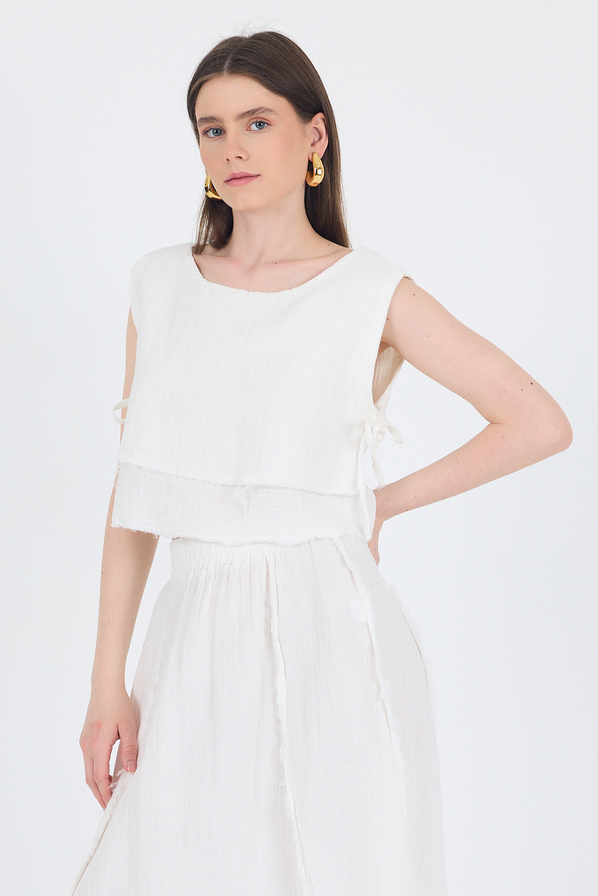 Beyaz %100 Pamuk Yan Bağlama Detaylı Müslin Bluz 7041 - 1