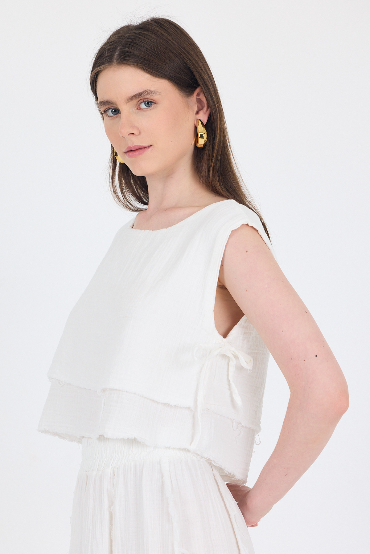 Beyaz %100 Pamuk Yan Bağlama Detaylı Müslin Bluz 7041 - 2