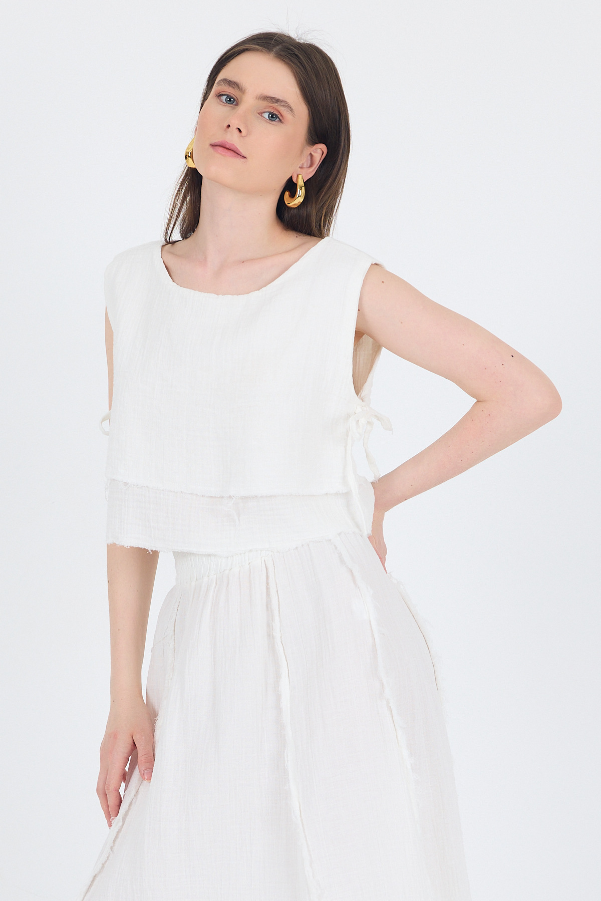 Beyaz %100 Pamuk Yan Bağlama Detaylı Müslin Bluz 7041 - 3