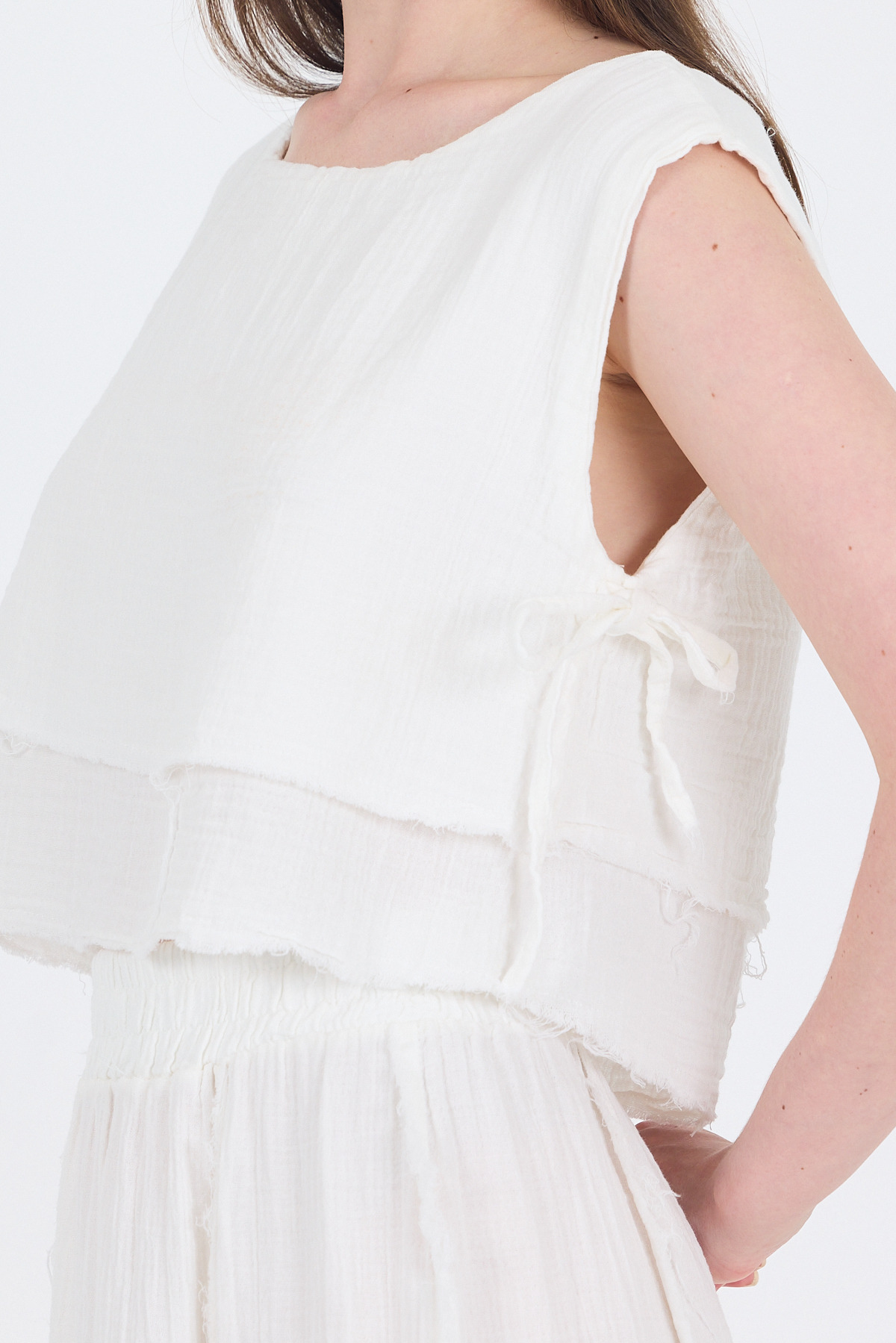 Beyaz %100 Pamuk Yan Bağlama Detaylı Müslin Bluz 7041 - 4
