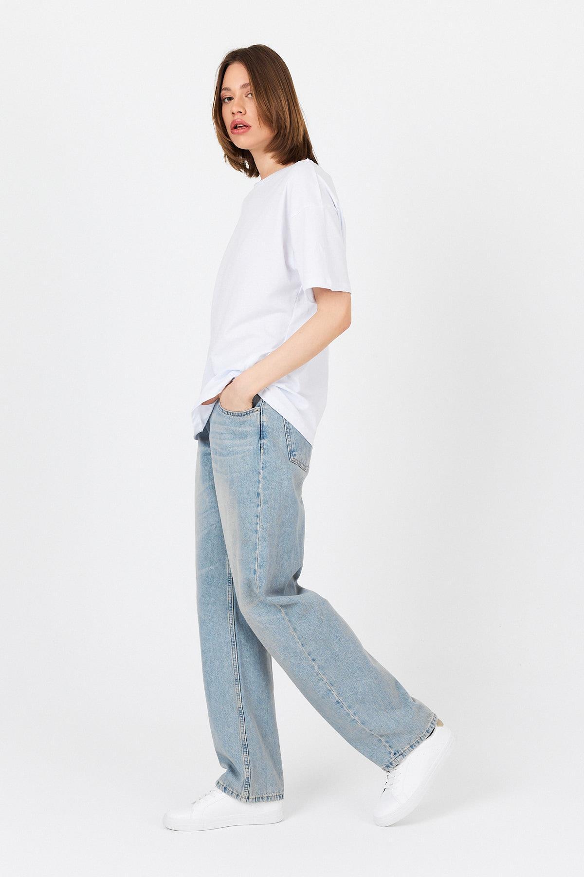 Beyaz Arka Yazı Baskılı Kalpli %100 Pamuk Oversize Tişört 2150-33M - 3