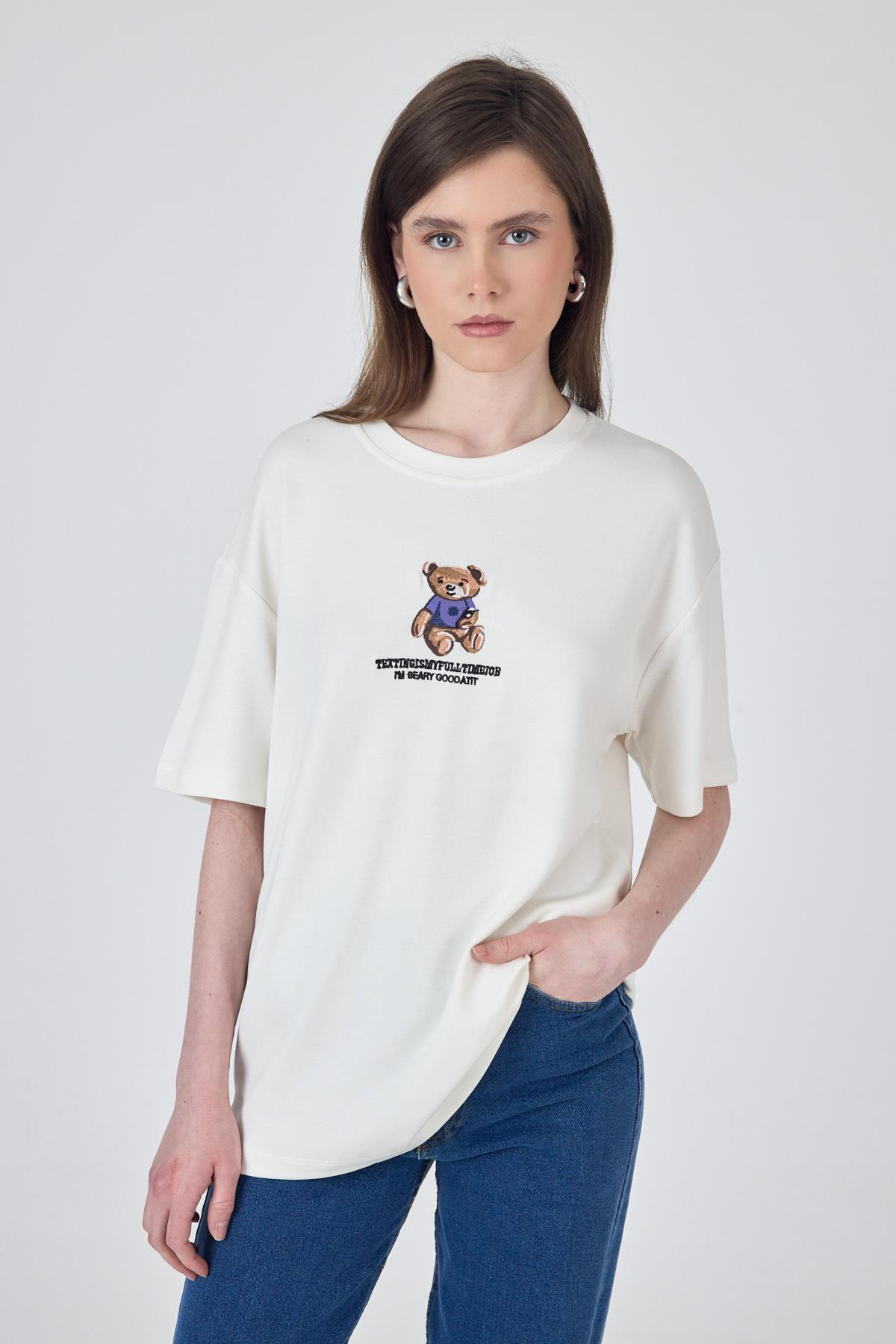 Beyaz Ayıcık Baskılı Bisiklet Yaka Oversize Tişört 5530 
