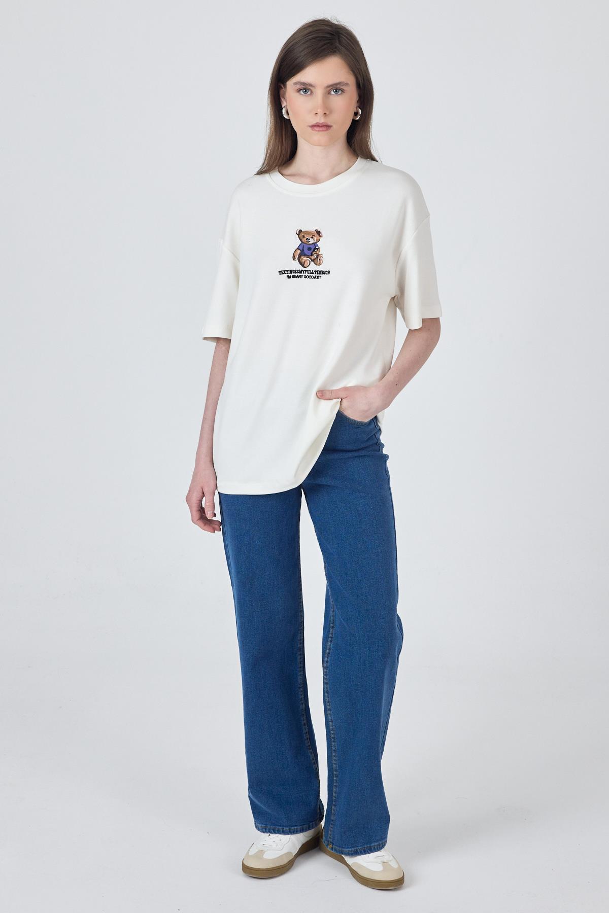 Beyaz Ayıcık Baskılı Bisiklet Yaka Oversize Tişört 5530 - RAYS