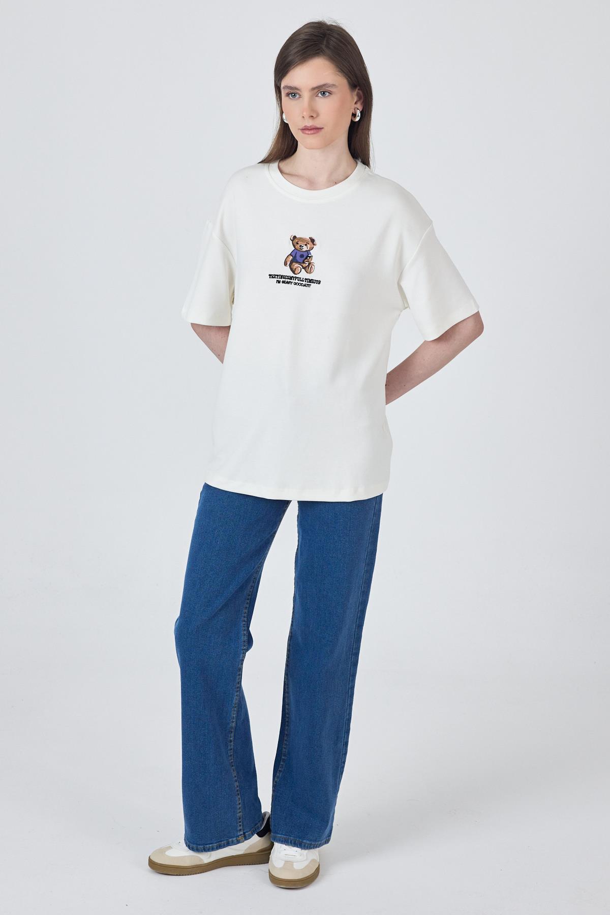 Beyaz Ayıcık Baskılı Bisiklet Yaka Oversize Tişört 5530 - 5