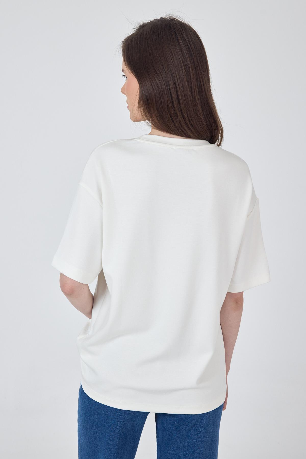 Beyaz Ayıcık Baskılı Bisiklet Yaka Oversize Tişört 5530 - 6