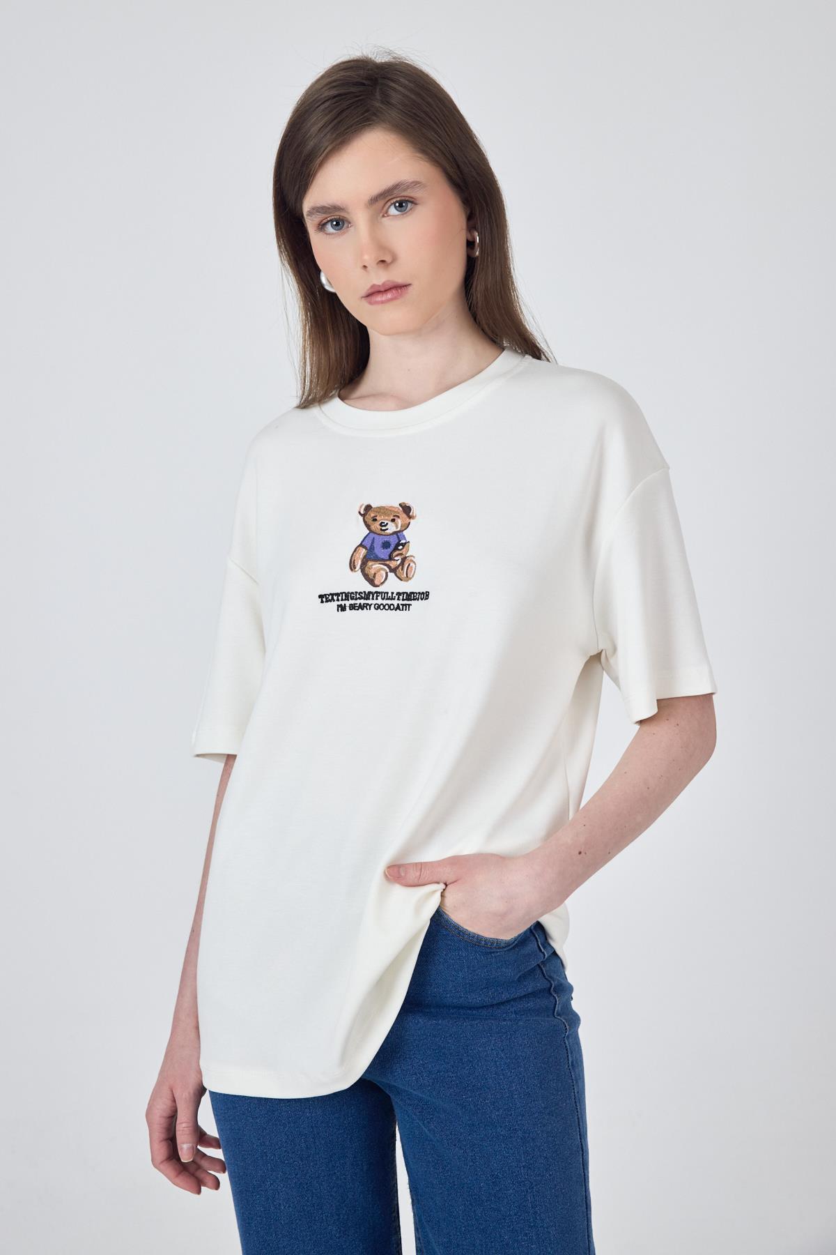 Beyaz Ayıcık Baskılı Bisiklet Yaka Oversize Tişört 5530 - 7