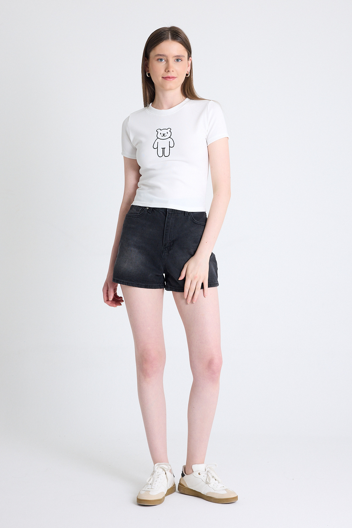 Beyaz Ayıcık İşlemeli Slim Fit Crop Tişört 2217 - 3