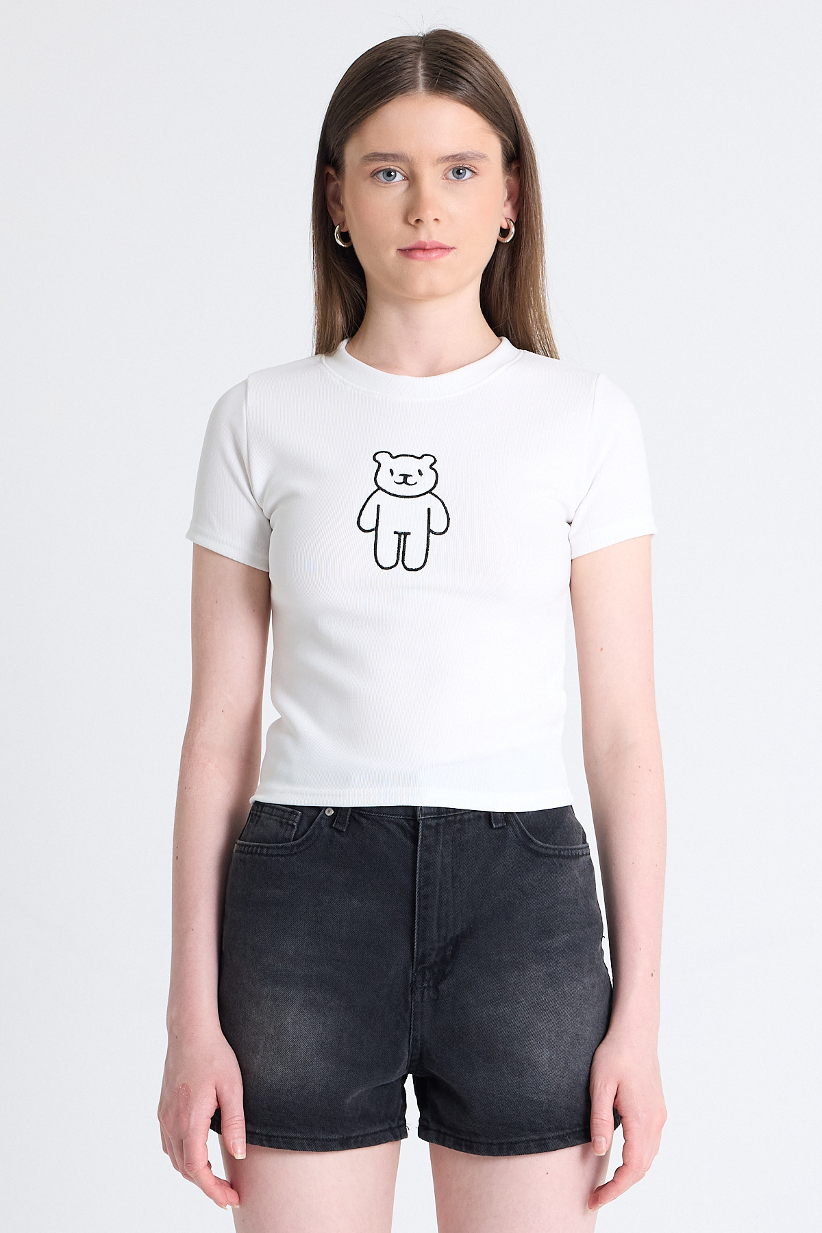 Beyaz Ayıcık İşlemeli Slim Fit Crop Tişört 2217 - 2