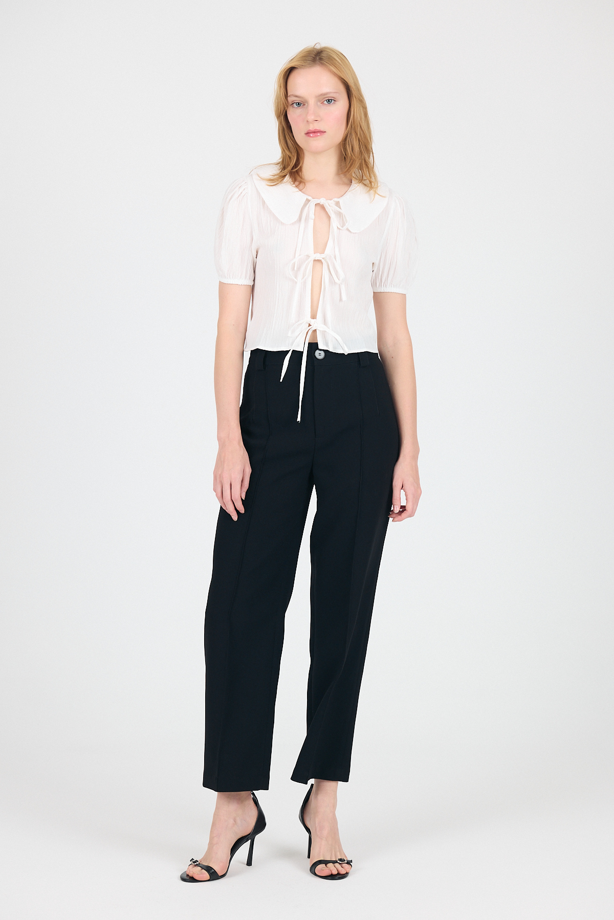 Beyaz Bağlama Detaylı Bebe Yaka Crop Bluz 8064 - 3