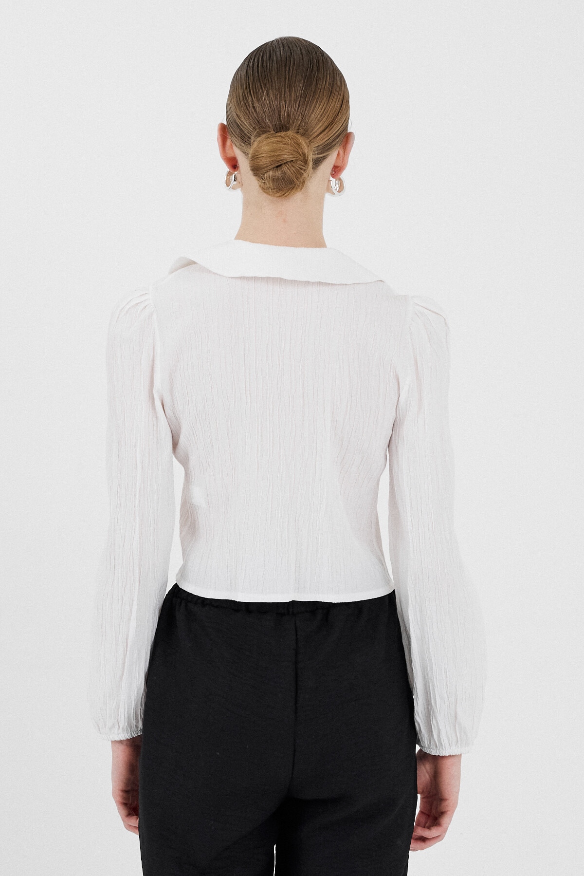 Beyaz Bağlama Detaylı Bebe Yaka Uzun Kollu Bluz 8020A - 5