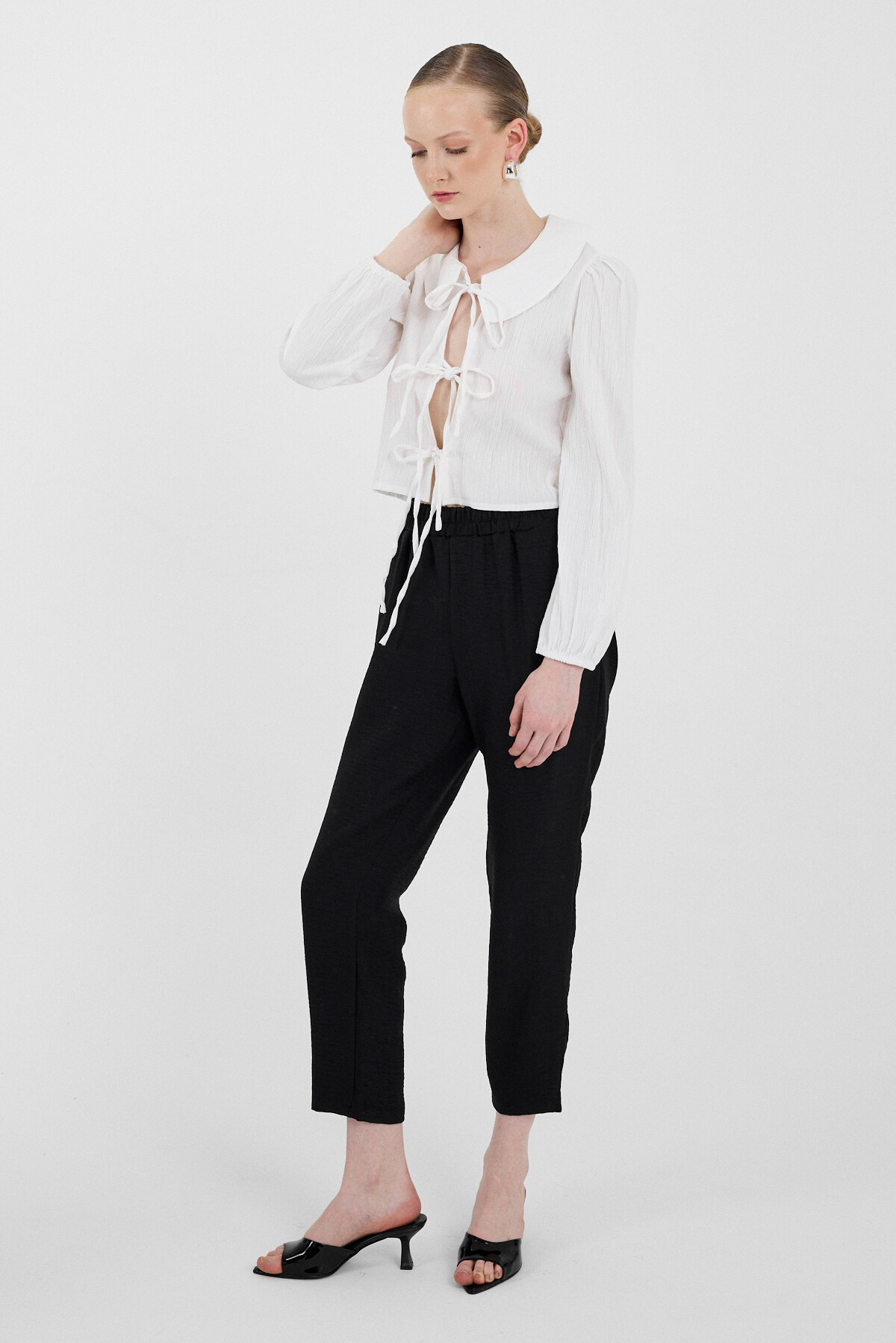 Beyaz Bağlama Detaylı Bebe Yaka Uzun Kollu Bluz 8020A - 7