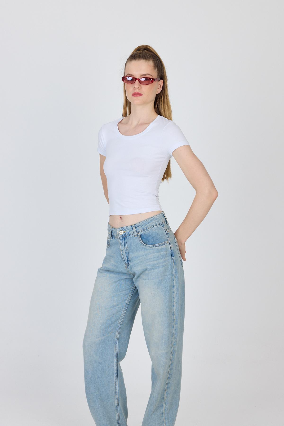 Beyaz Bisiklet Yaka Basic Crop Tişört 9200M - RAYS