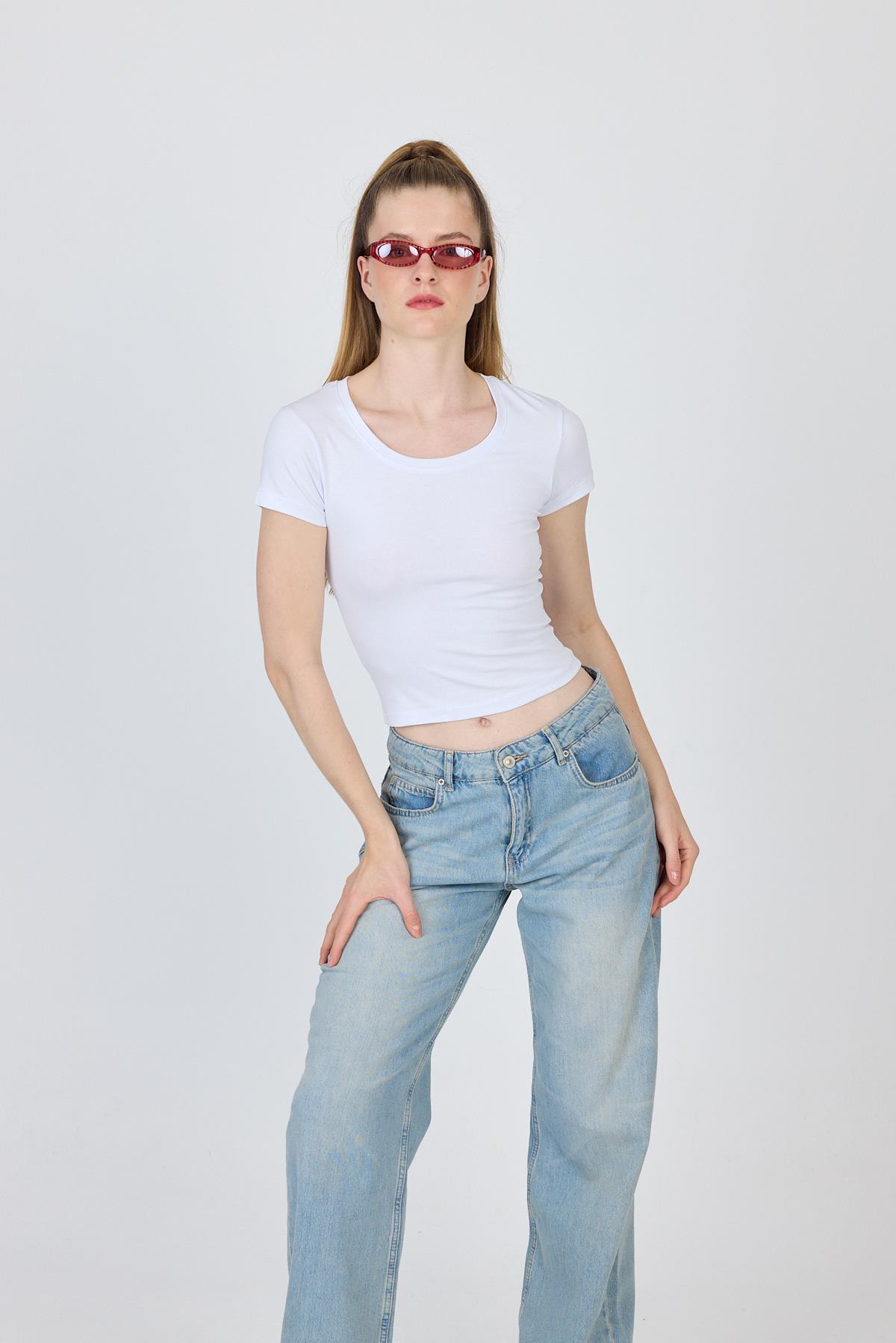 Beyaz Bisiklet Yaka Basic Crop Tişört 9200M - 7