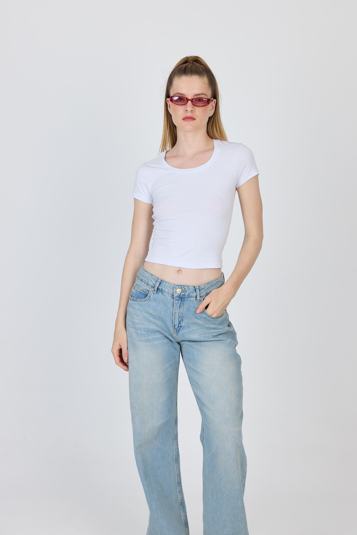 Beyaz Bisiklet Yaka Basic Crop Tişört 9200M - 1