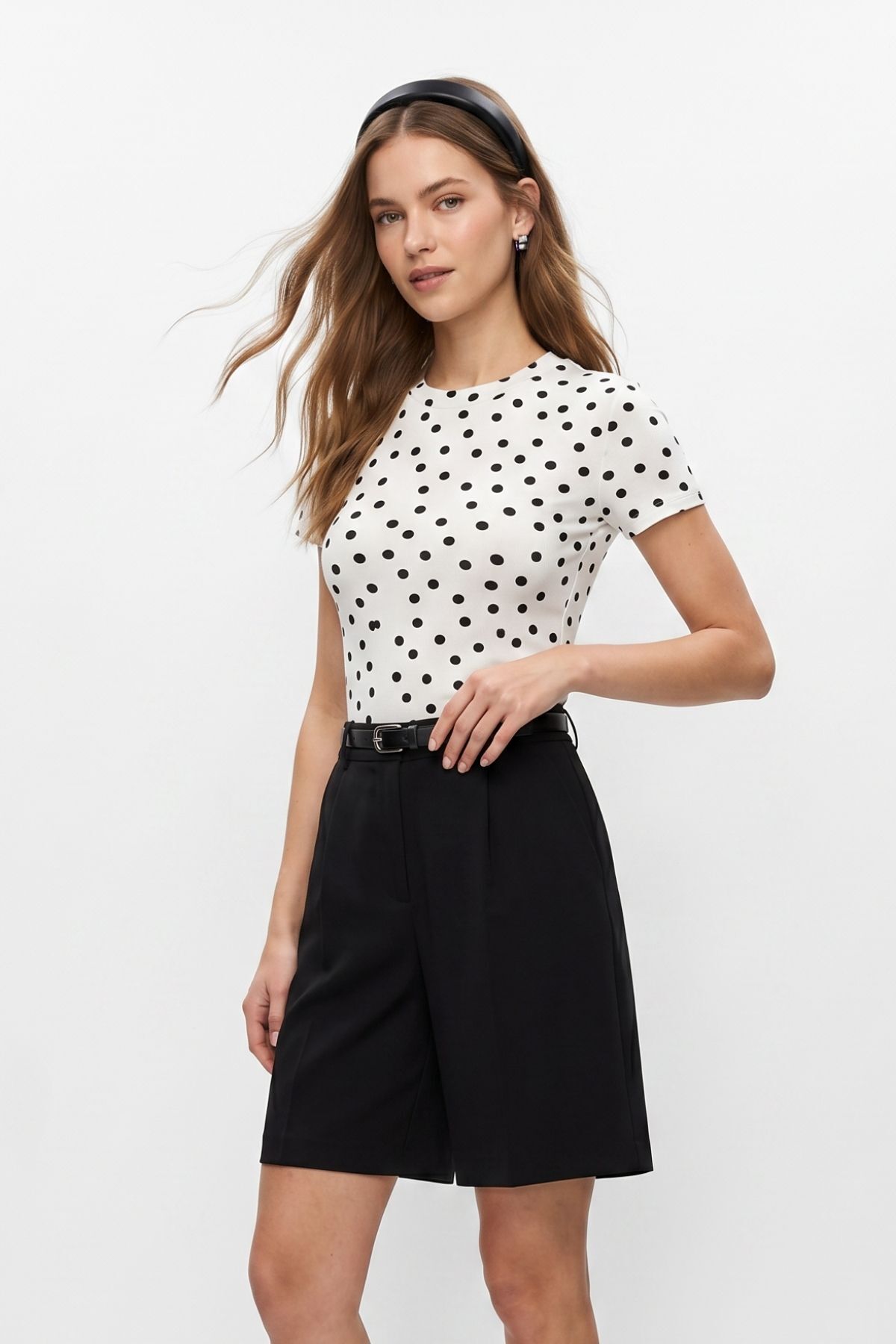 Beyaz Bisiklet Yaka Kısa Kol Puantiyeli Slim Fit Tişört 2911 - RAYS