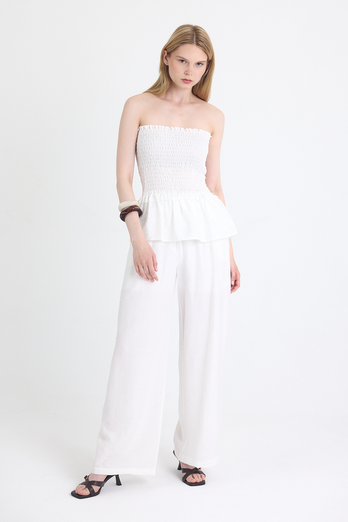 Beyaz Büzgülü Straplez Bluz ve Bol Paça Pantolon Takım 5249 - RAYS