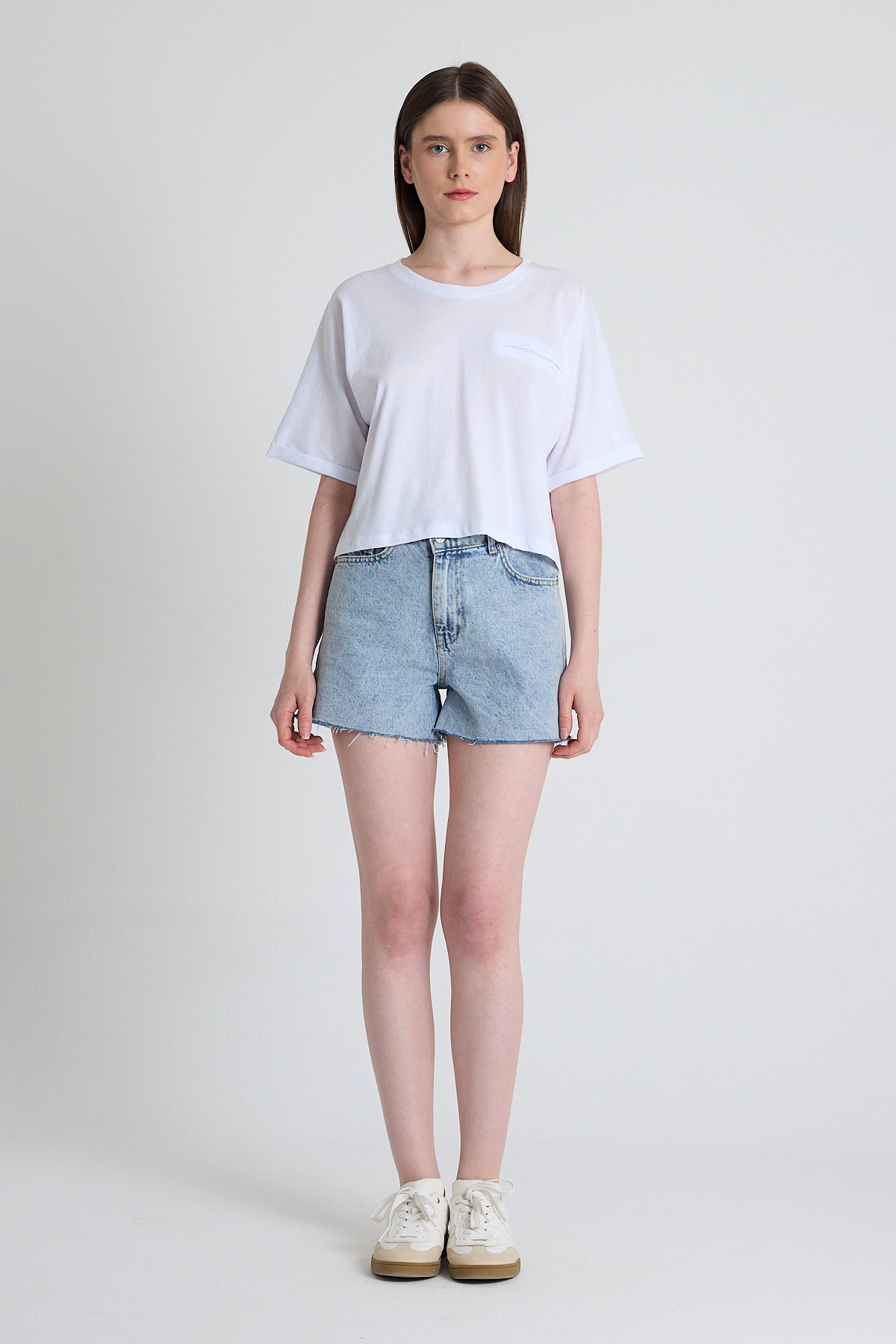 Beyaz Cep Detaylı Bisiklet Yaka Crop Tişört 2136M - 3