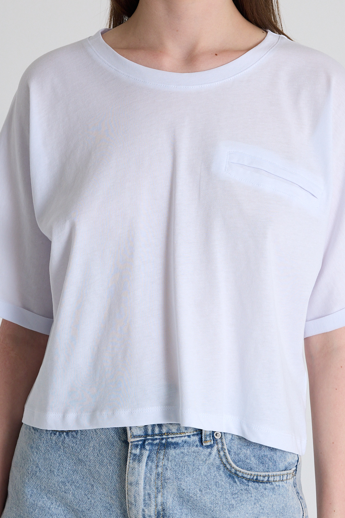 Beyaz Cep Detaylı Bisiklet Yaka Crop Tişört 2136M - 4