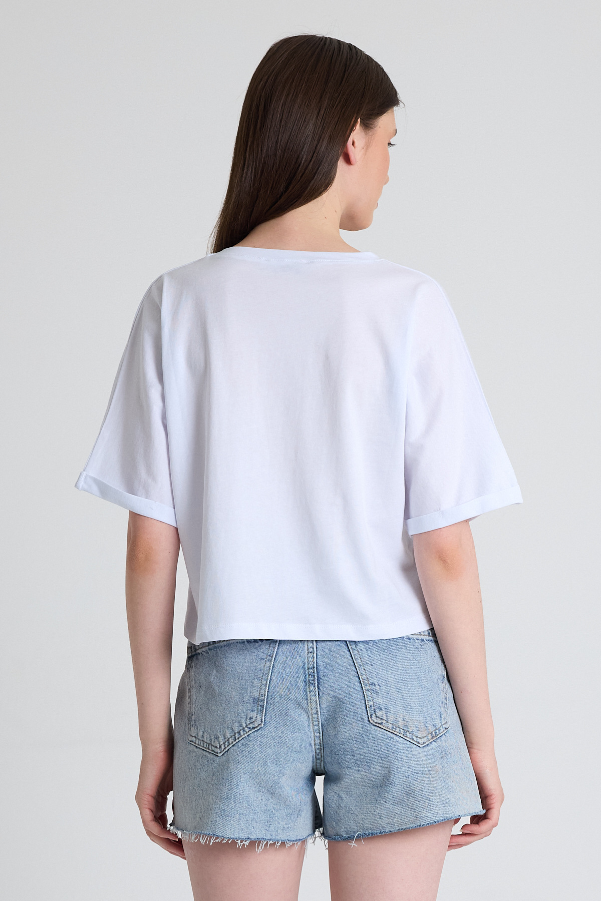 Beyaz Cep Detaylı Bisiklet Yaka Crop Tişört 2136M - 5