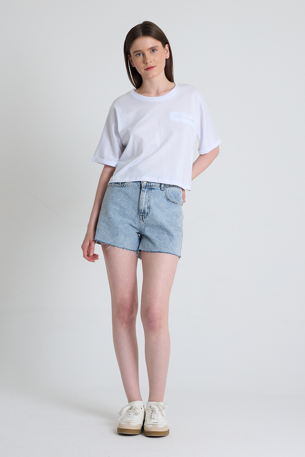 Beyaz Cep Detaylı Bisiklet Yaka Crop Tişört 2136M - 7