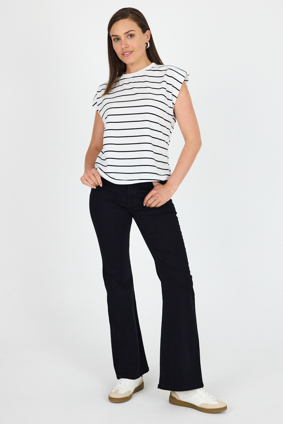 Beyaz Çizgili Bisiklet Yaka Vatkalı Pamuklu Tişört 1761 - RAYS