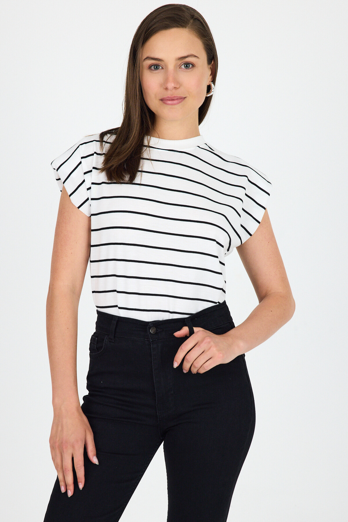 Beyaz Çizgili Bisiklet Yaka Vatkalı Pamuklu Tişört 1761 - 1