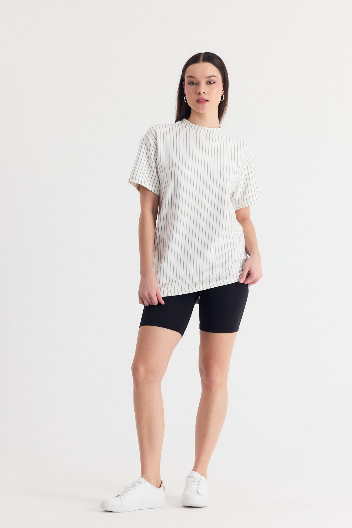 Beyaz Çizgili Oversize Tişört 4447A - 7