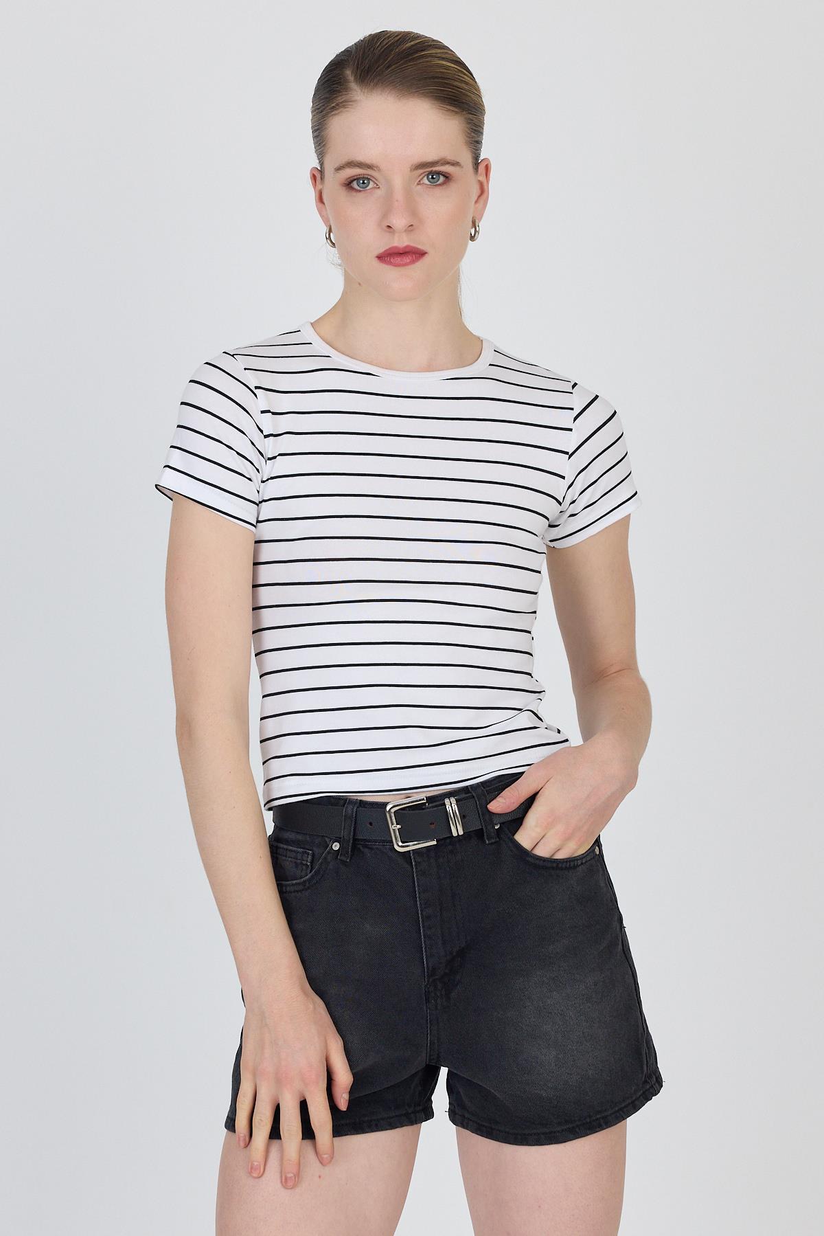 Beyaz Çizgili Pamuku Crop Tişört 4014 - 1