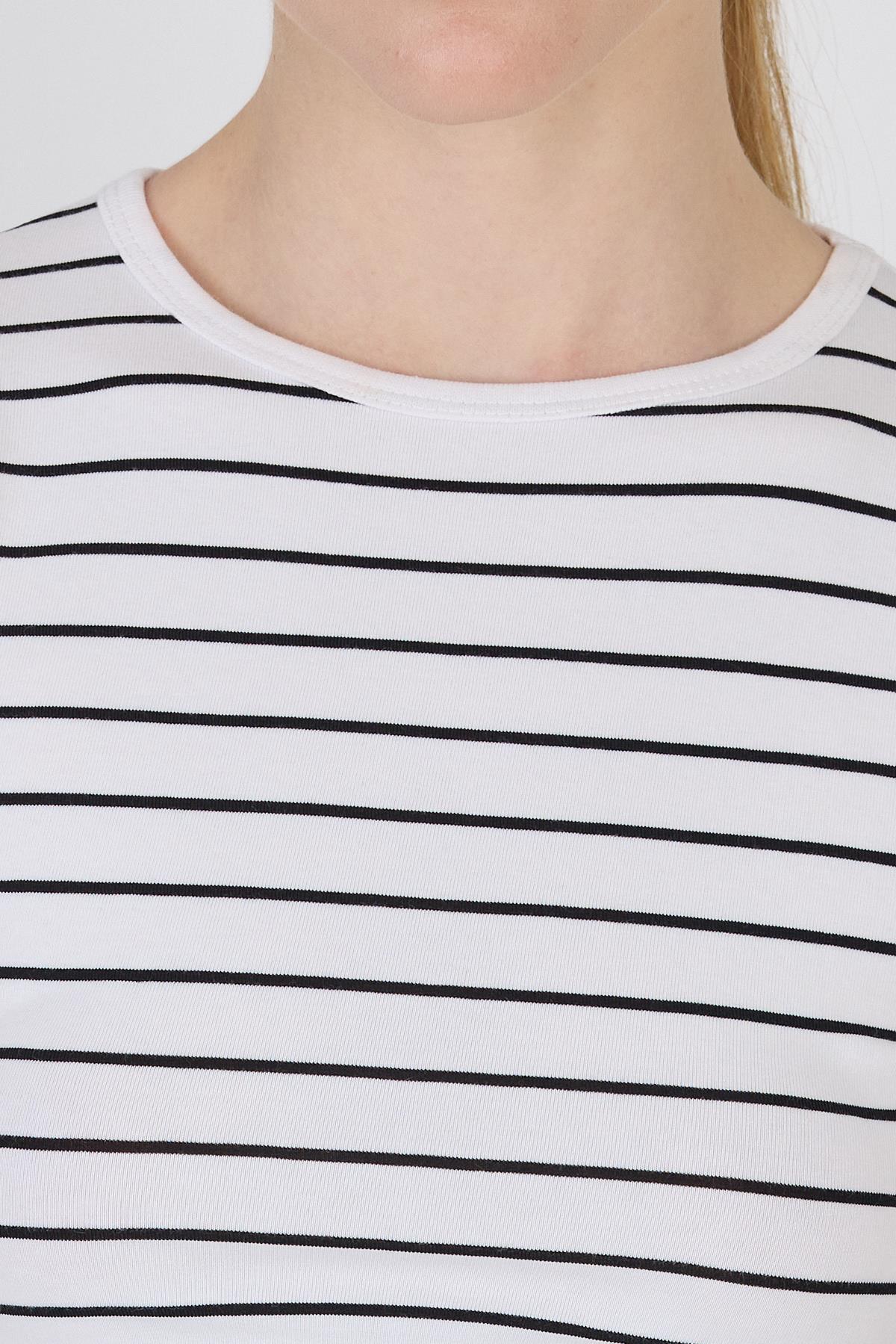 Beyaz Çizgili Pamuku Crop Tişört 4014 - 4