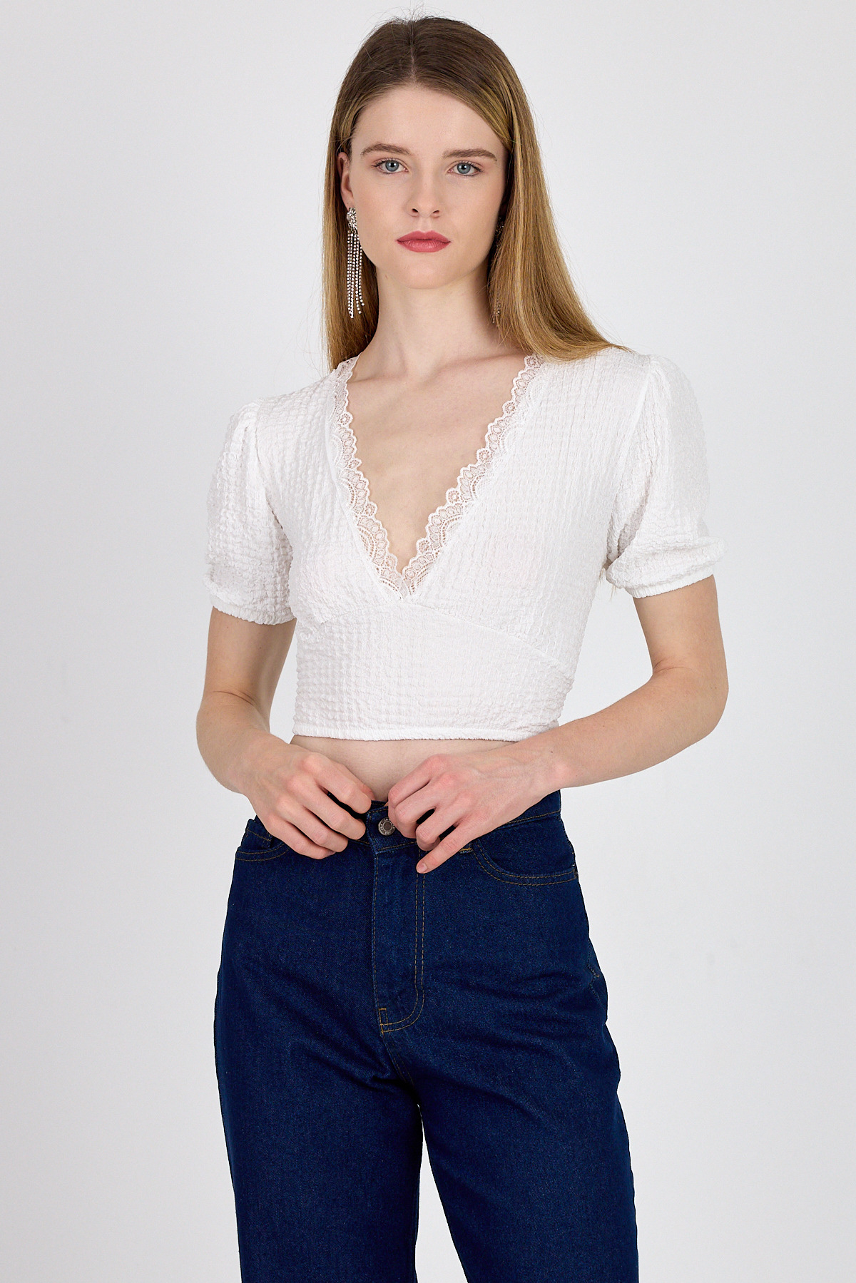 Beyaz Dantel Detaylı Bürümcük Kumaş Crop Bluz 2231 - RAYS