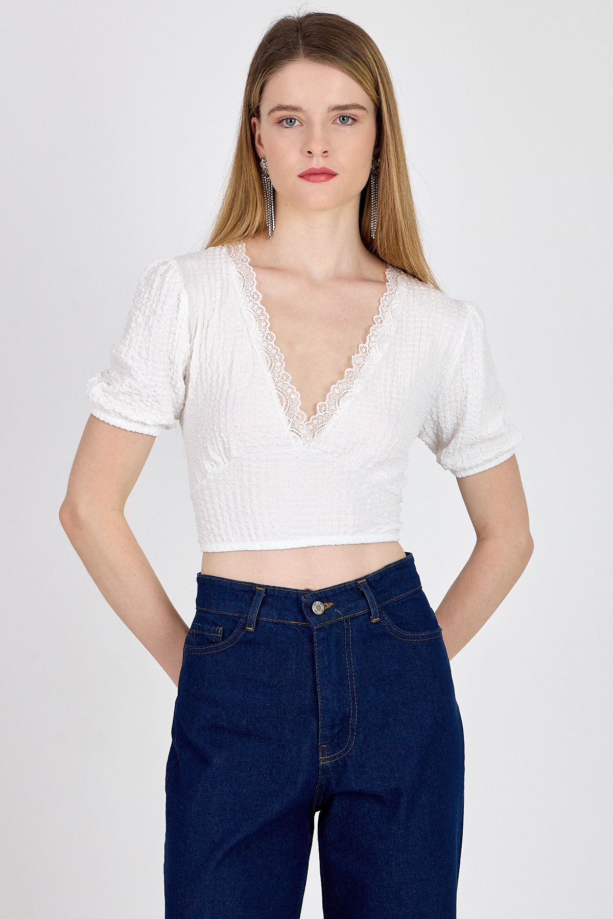 Beyaz Dantel Detaylı Bürümcük Kumaş Crop Bluz 2231 - 7