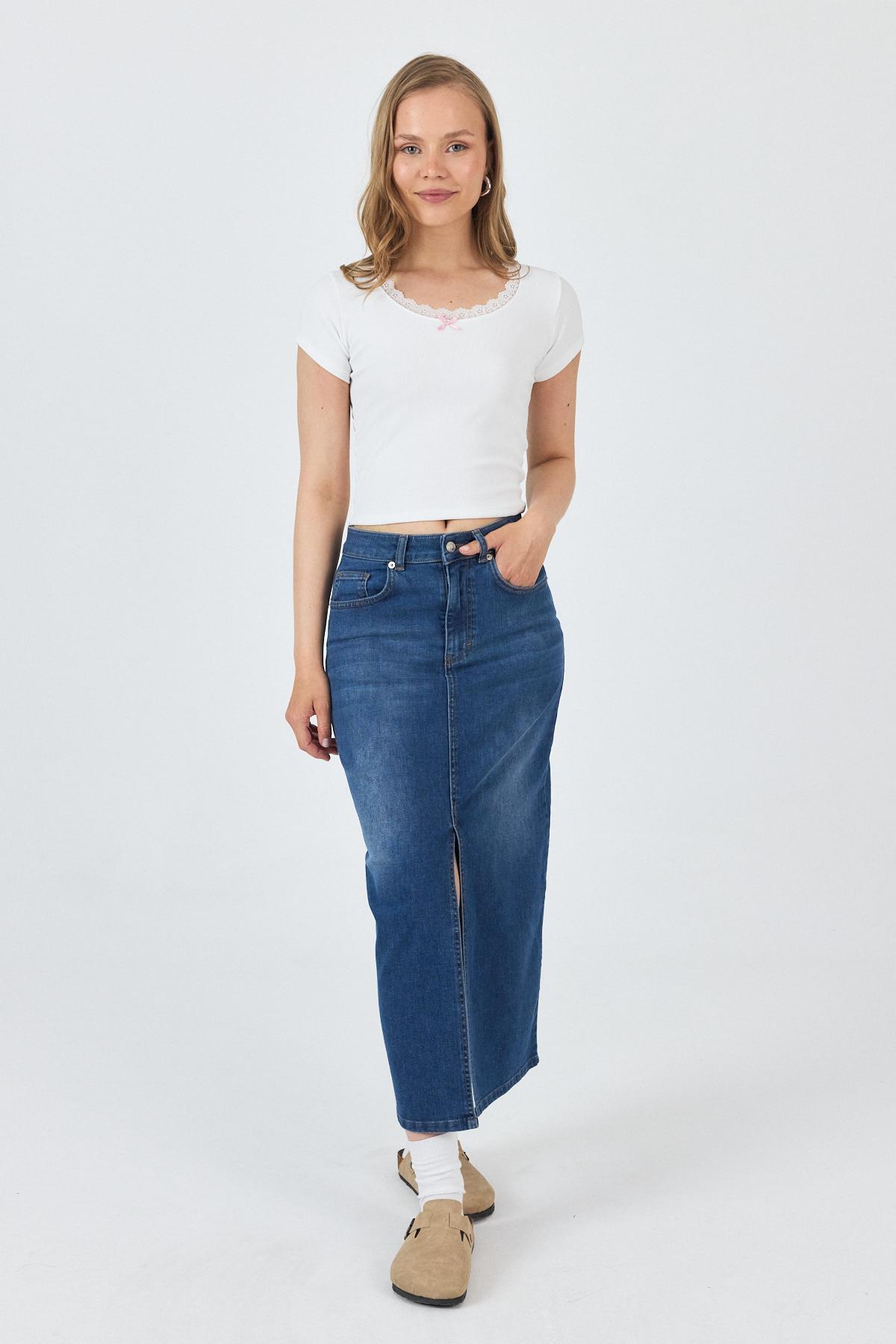 Beyaz Dantel Yaka Fiyonk Detaylı Crop Tişört 2207 - 3