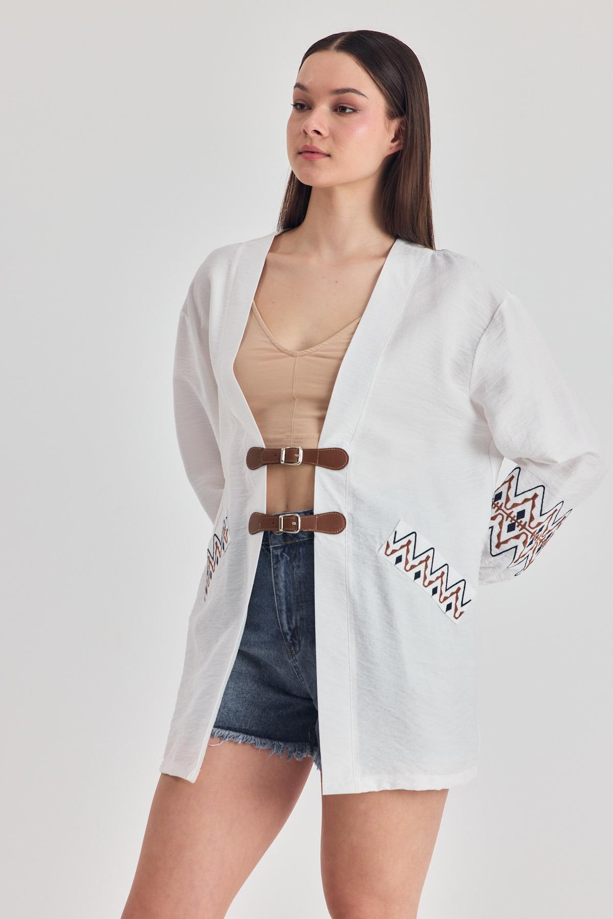 Beyaz Deri Kemer Detaylı Etnik Desenli Kimono 4363A - RAYS