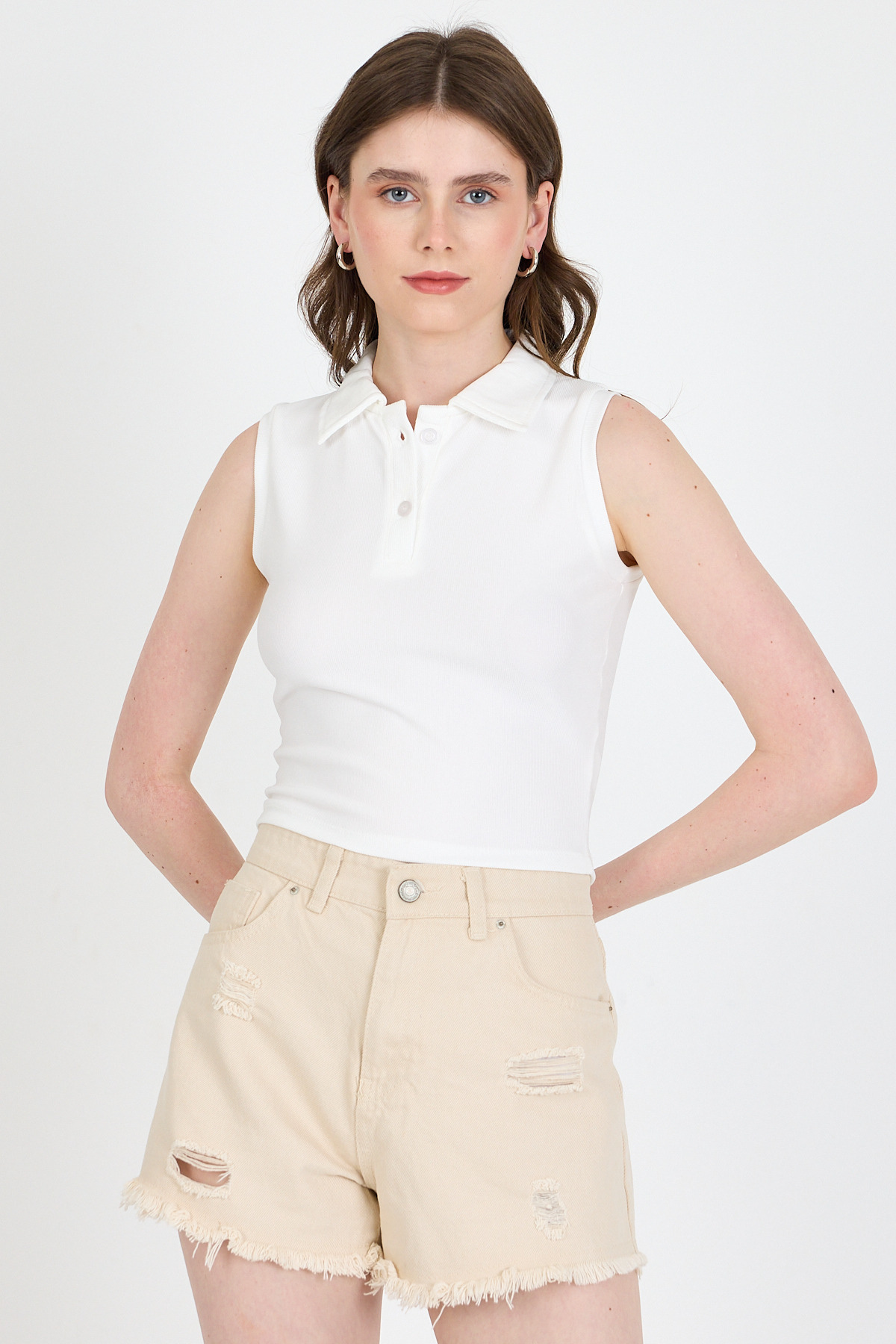 Beyaz Düğmeli Polo Yaka Sıfır Kol Örme Bluz 2219 - 2