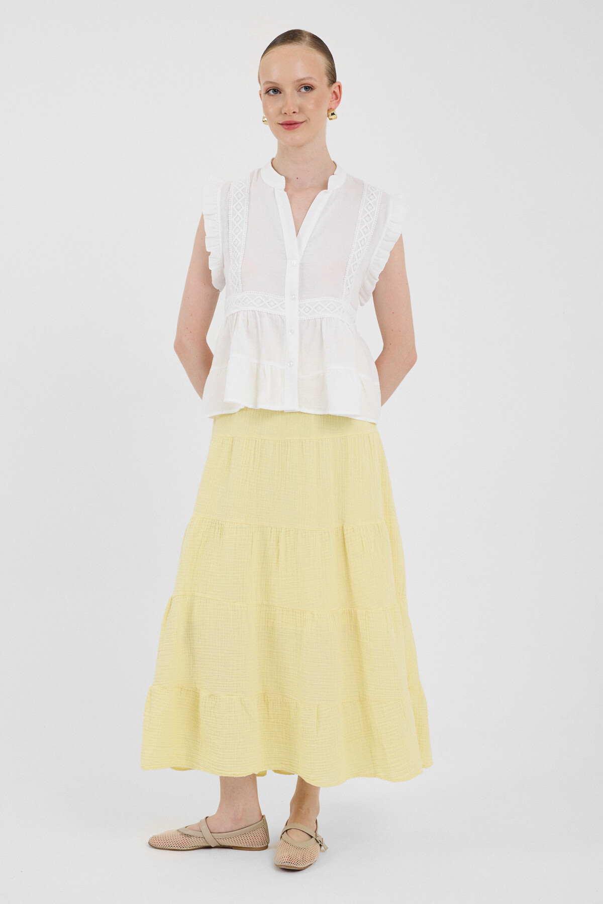 Beyaz Fırfır Kollu Dantel Detaylı %100 Pamuk Müslin Bluz 8039A - RAYS