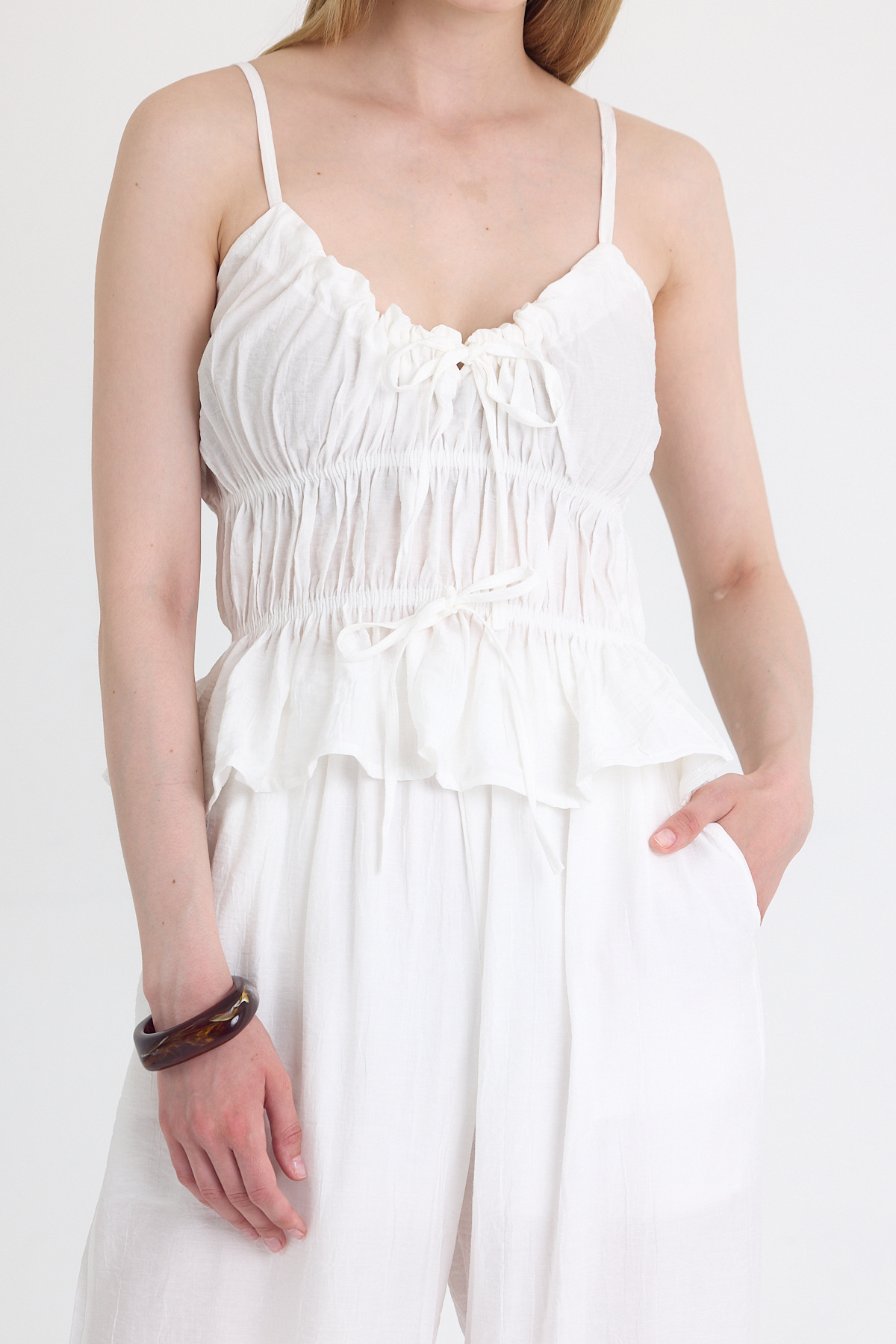 Beyaz Fırfırlı Askılı Bluz ve Geniş Paça Pantolon Takımı 5216 - RAYS