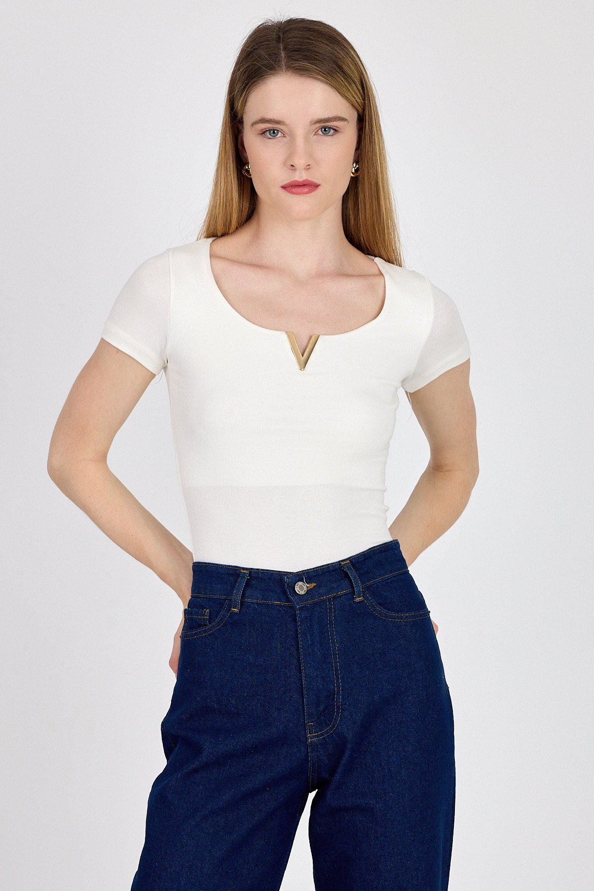 Beyaz Gold Aksesuar Detaylı Viskoz/Yumuşak Kumaş Tişört 1460 - 1