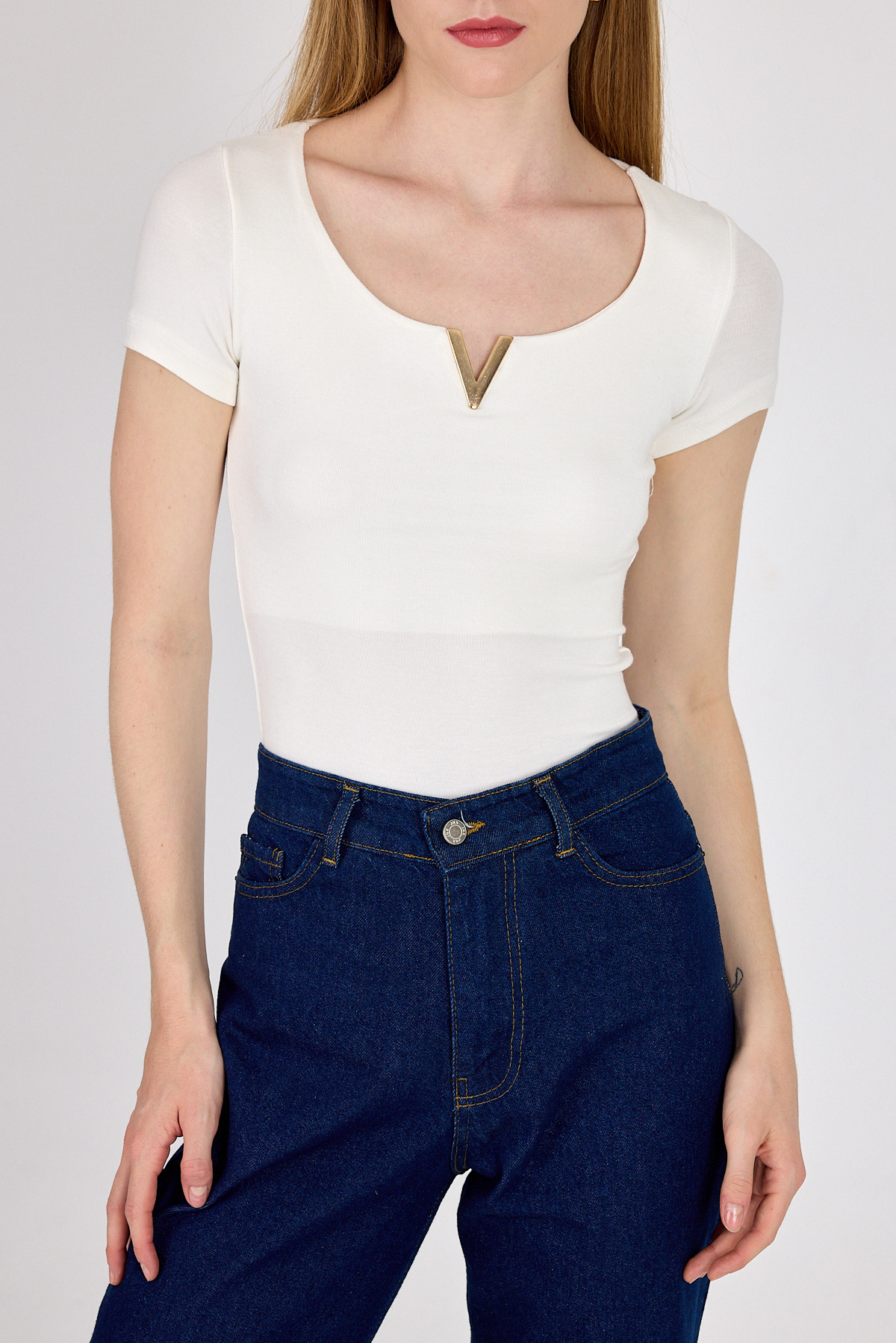 Beyaz Gold Aksesuar Detaylı Viskoz/Yumuşak Kumaş Tişört 1460 - 4