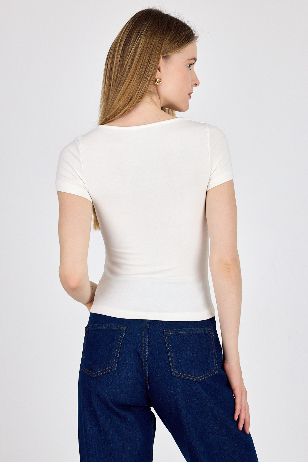 Beyaz Gold Aksesuar Detaylı Viskoz/Yumuşak Kumaş Tişört 1460 - 5