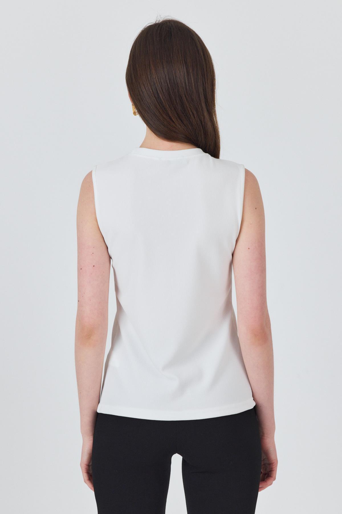 Beyaz Gold Düğme Detaylı Kolsuz Bluz 2203 - 5