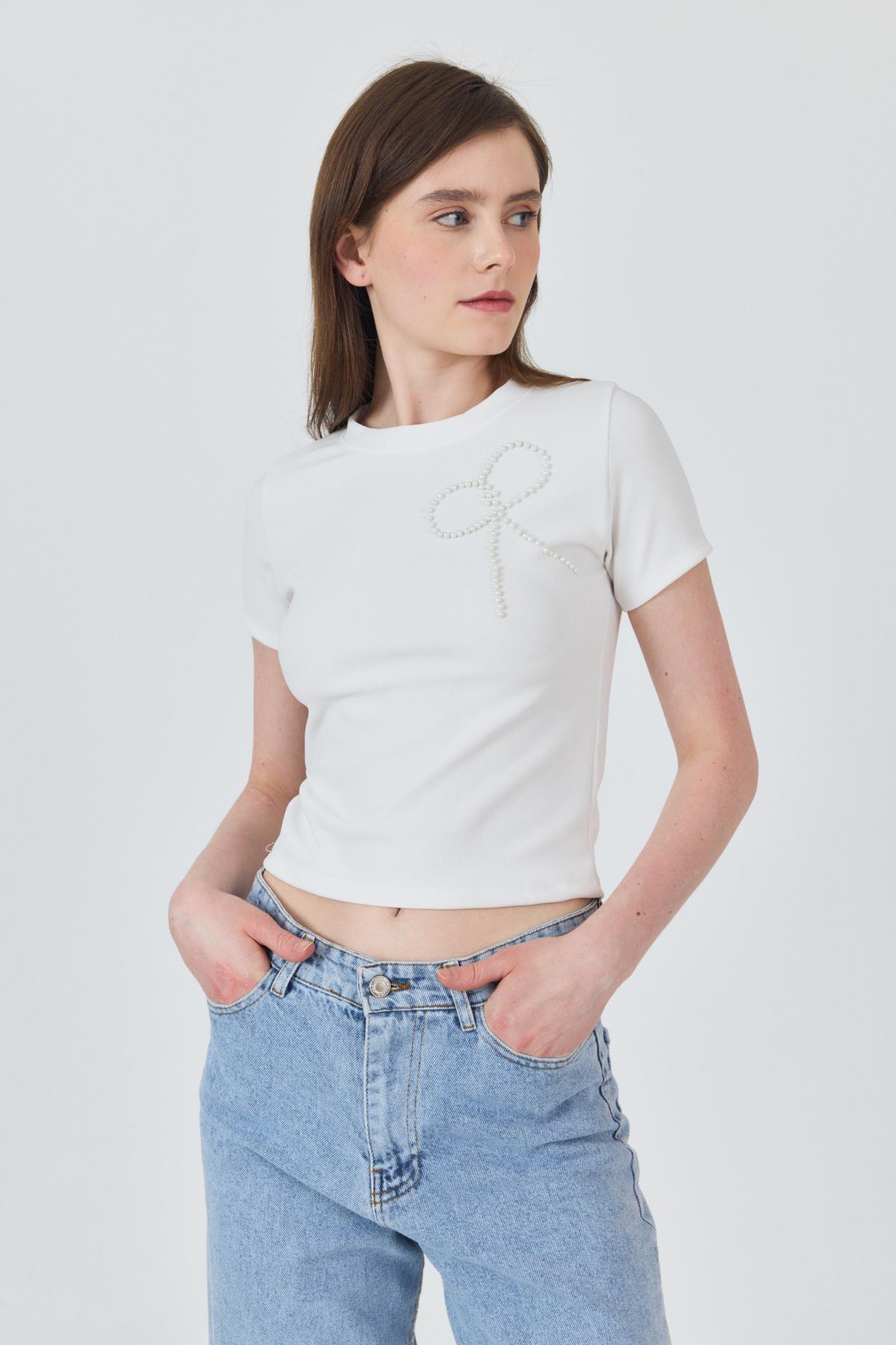 Beyaz İnci Kurdele İşlemeli Crop Slim Fit Tişört 2229 - RAYS