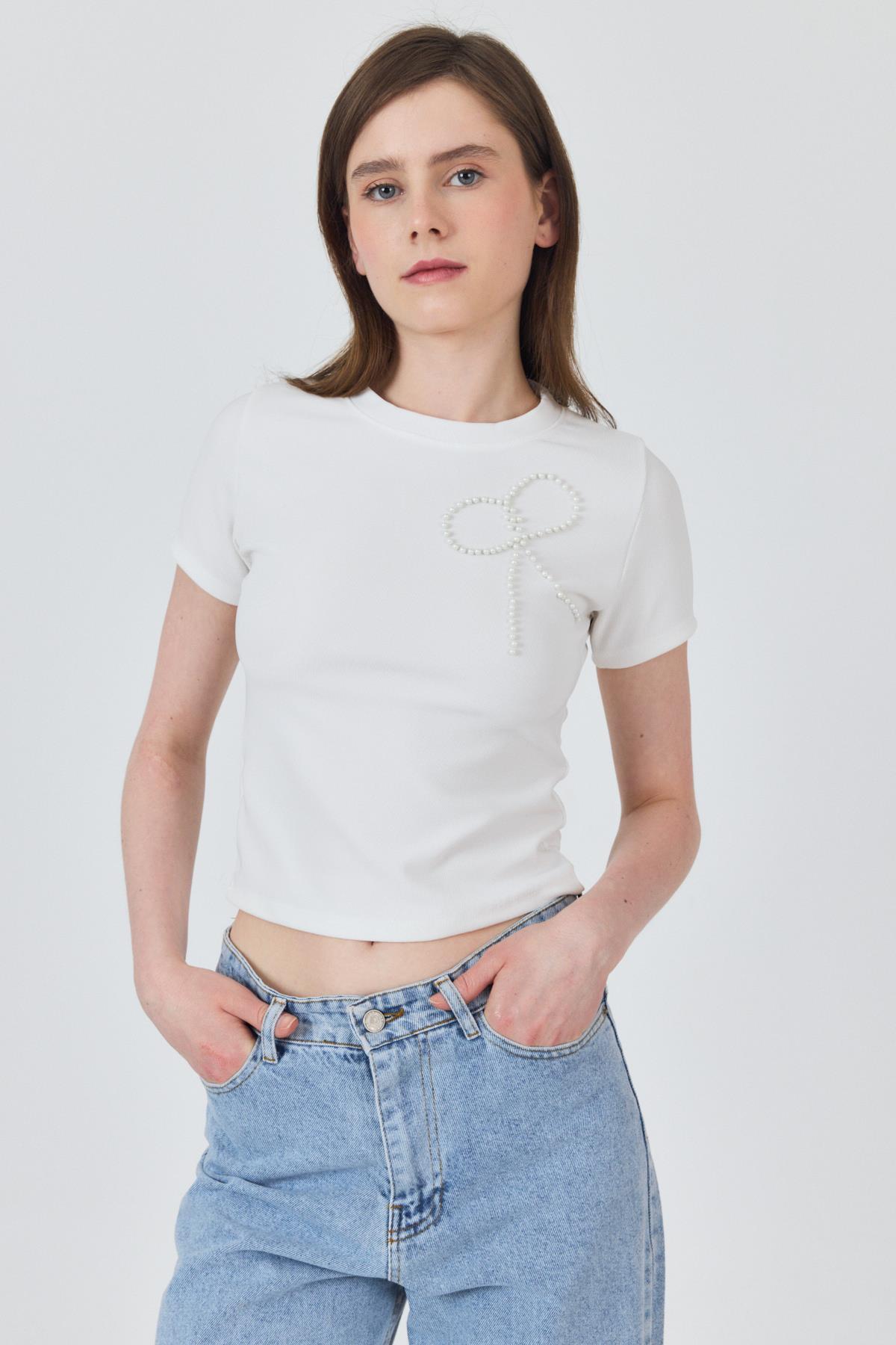 Beyaz İnci Kurdele İşlemeli Crop Slim Fit Tişört 2229 - RAYS