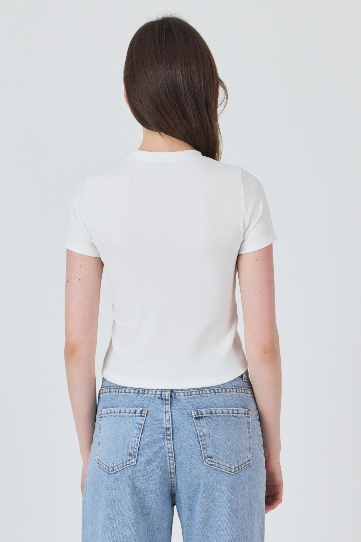Beyaz İnci Kurdele İşlemeli Crop Slim Fit Tişört 2229 - 5