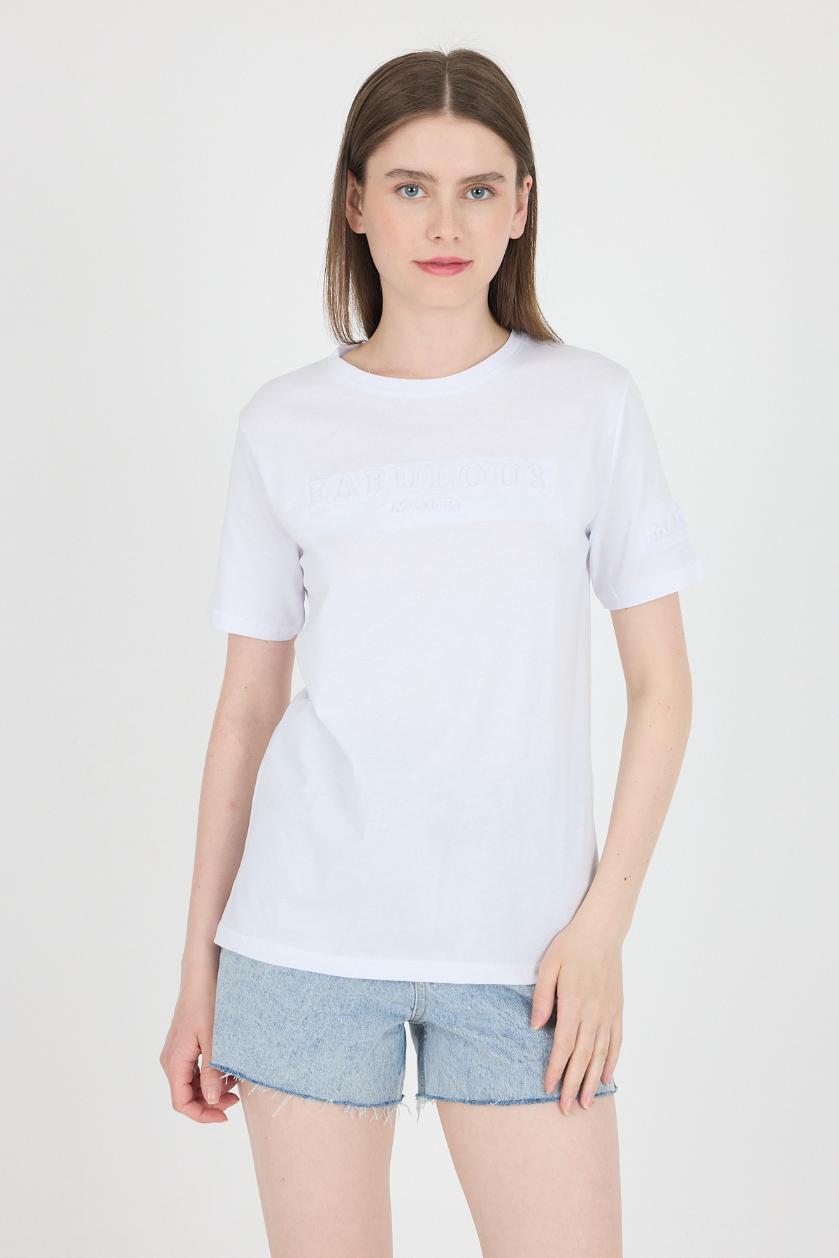 Beyaz Kabartma Yazılı Relaxed Fit Tişört 25209 - 6